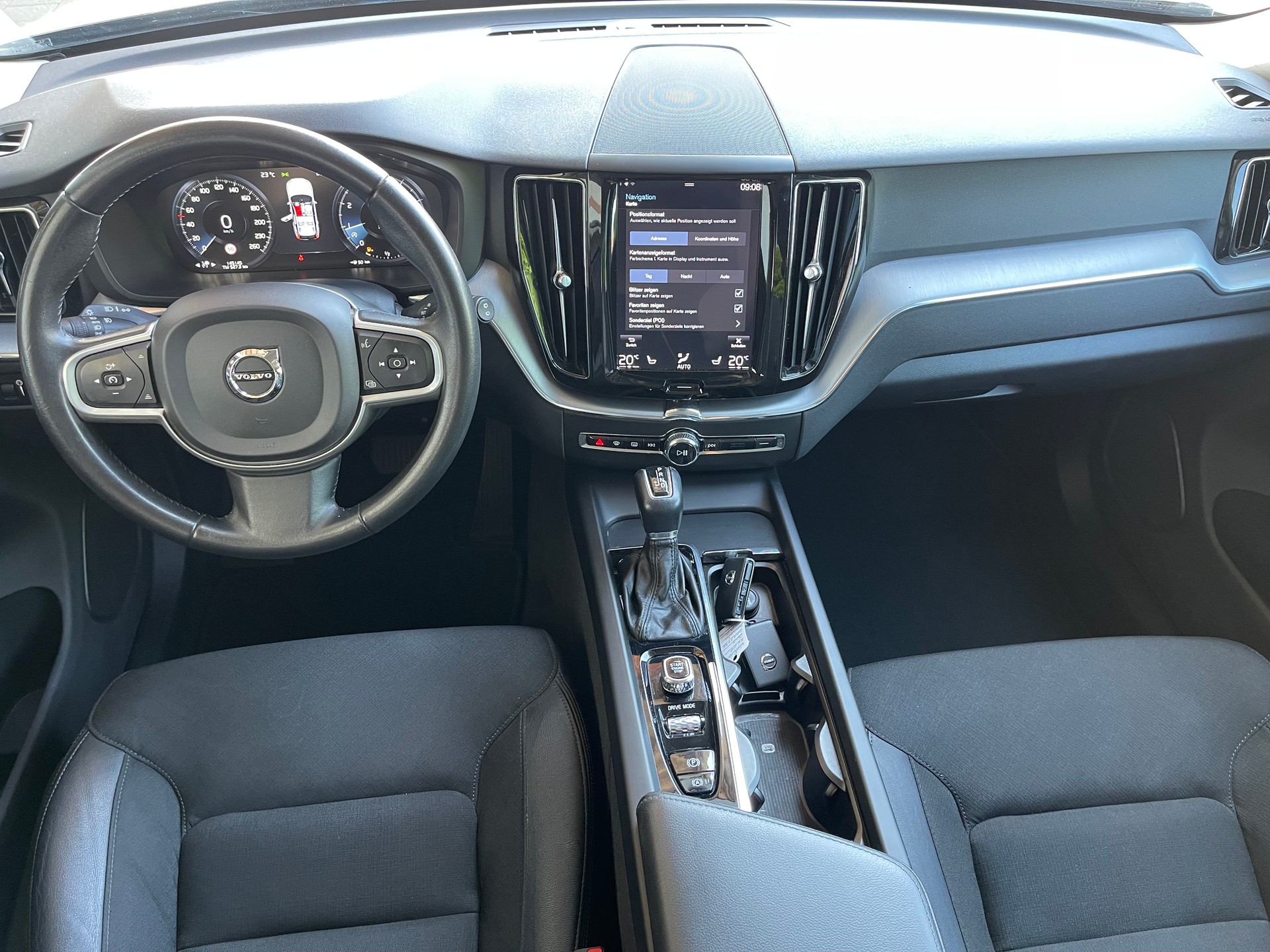 VOLVO XC60 T5 AWD Momentum Geartronic-image-10