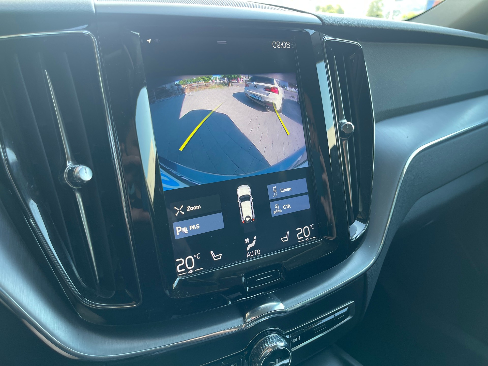 VOLVO XC60 T5 AWD Momentum Geartronic-image-12