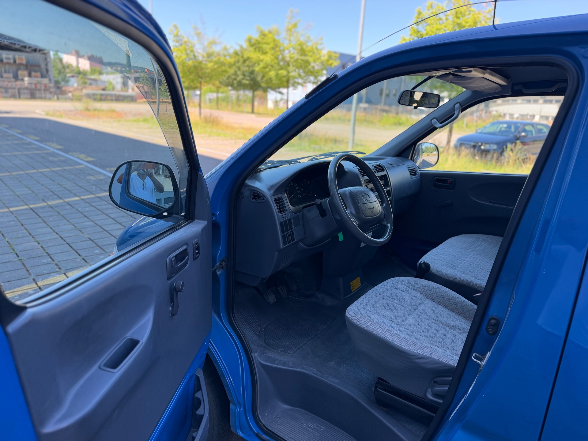 TOYOTA Hiace D-4D LWB 4WD Kombi-image-14