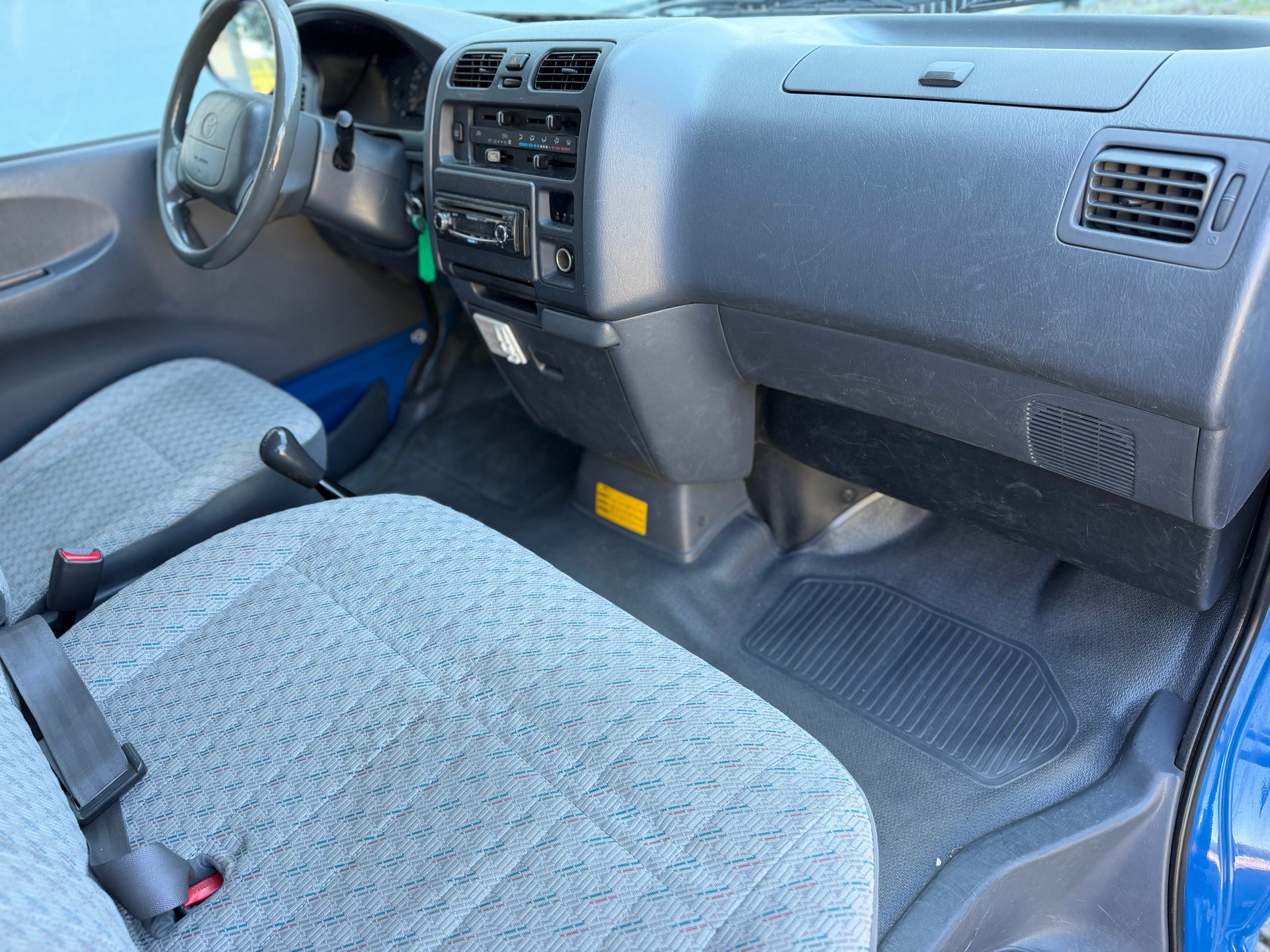 TOYOTA Hiace D-4D LWB 4WD Kombi-image-12