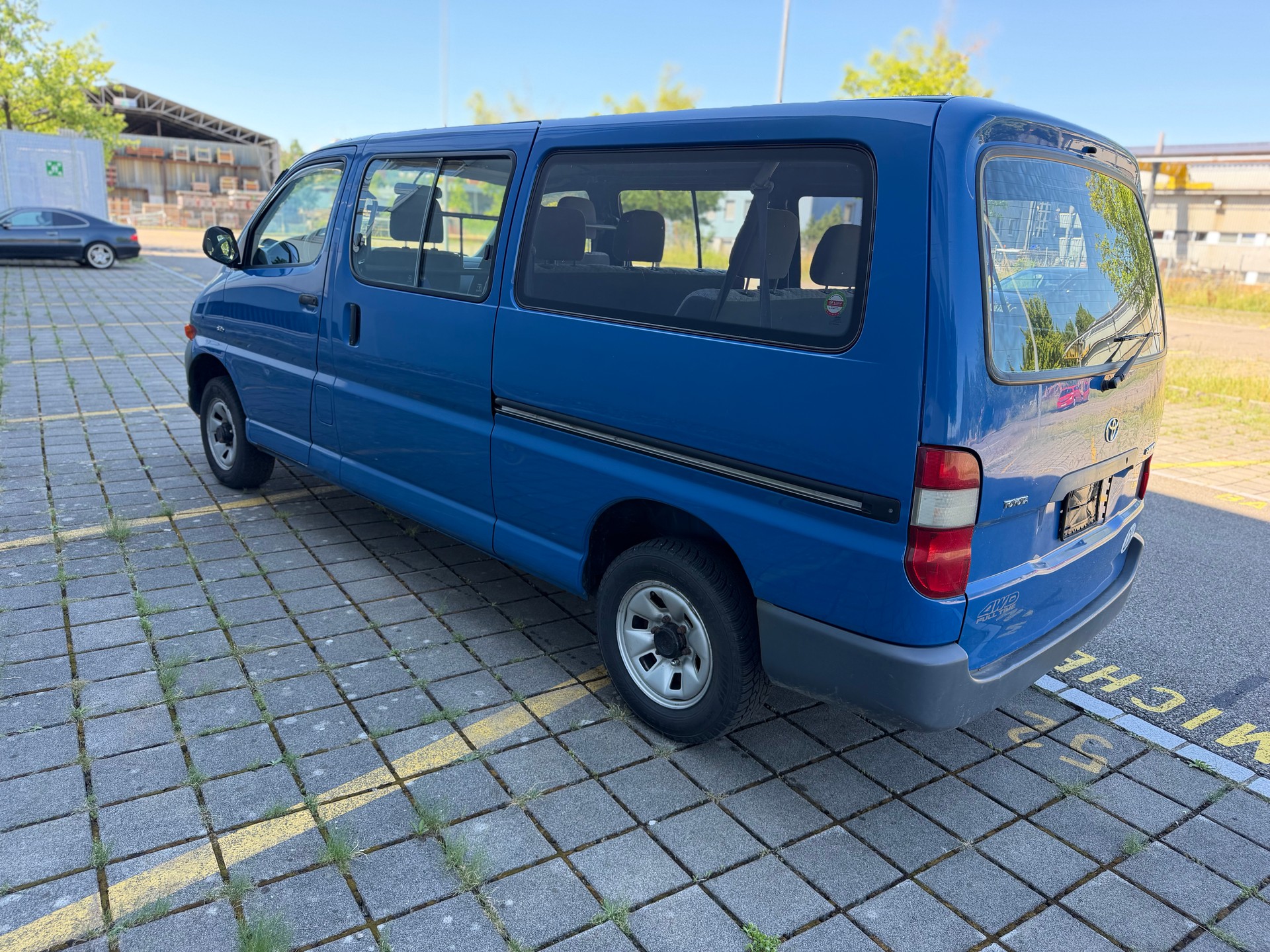TOYOTA Hiace D-4D LWB 4WD Kombi-image-6