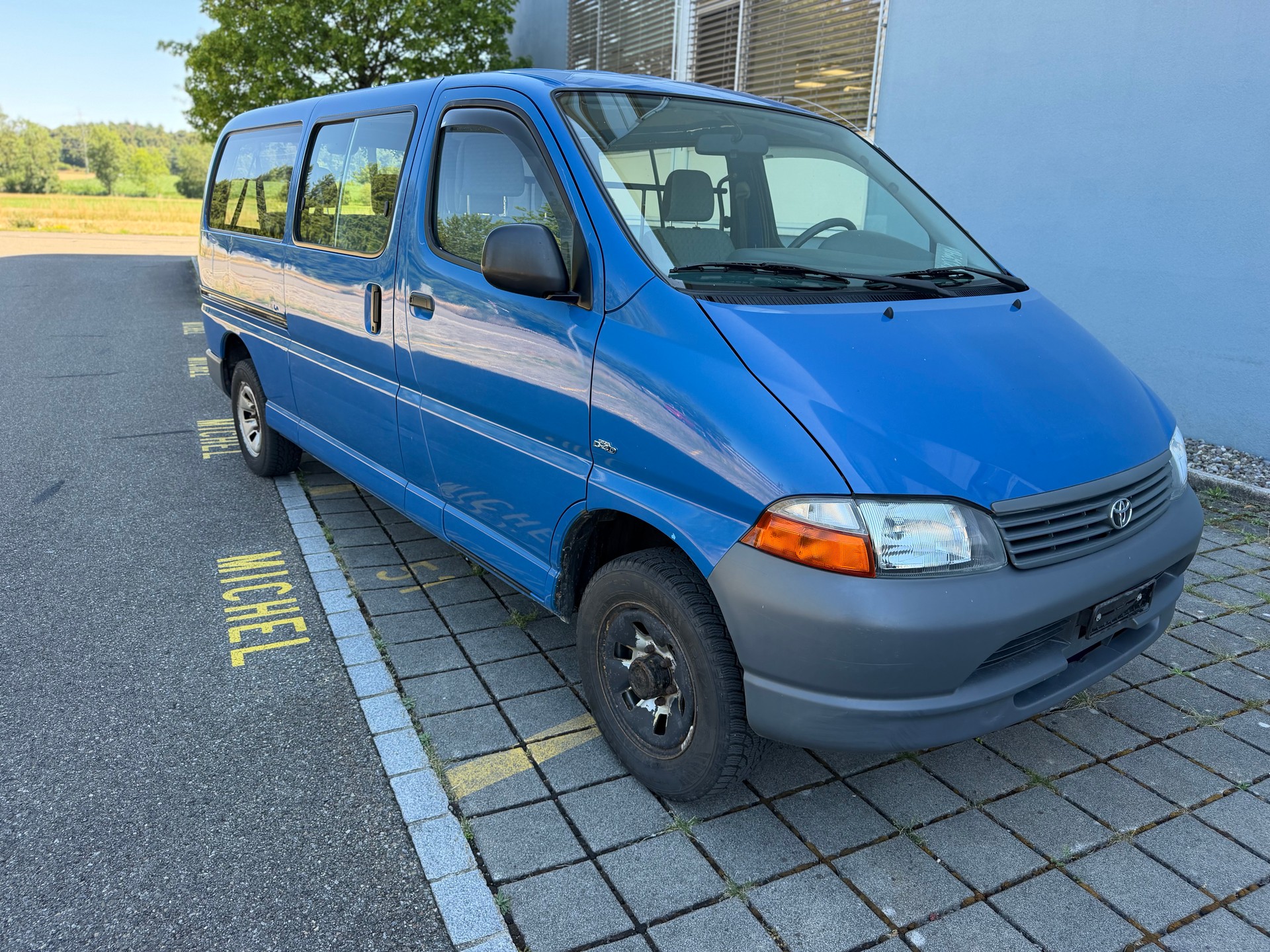 TOYOTA Hiace D-4D LWB 4WD Kombi-showroom-element-2