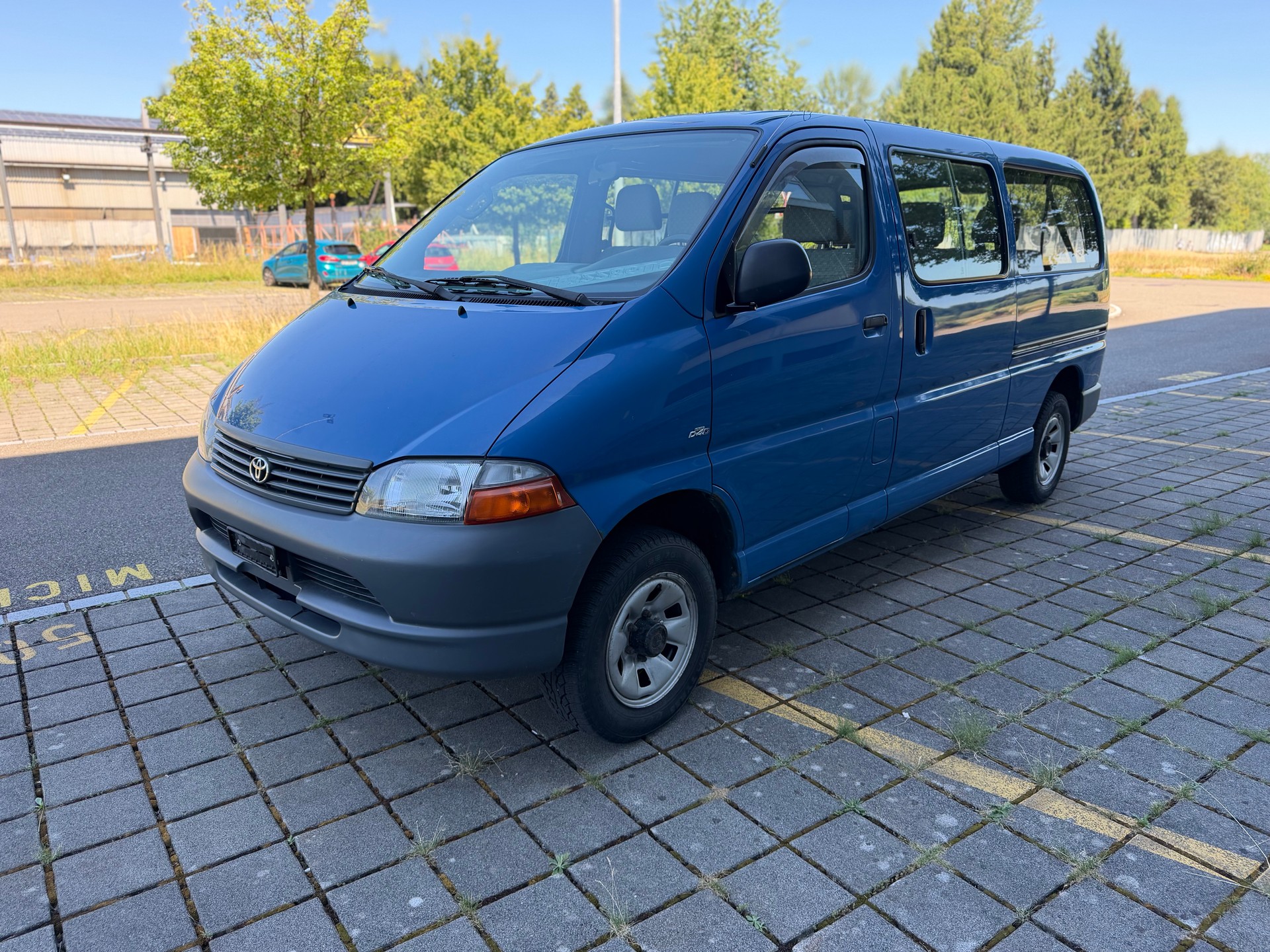 TOYOTA Hiace D-4D LWB 4WD Kombi