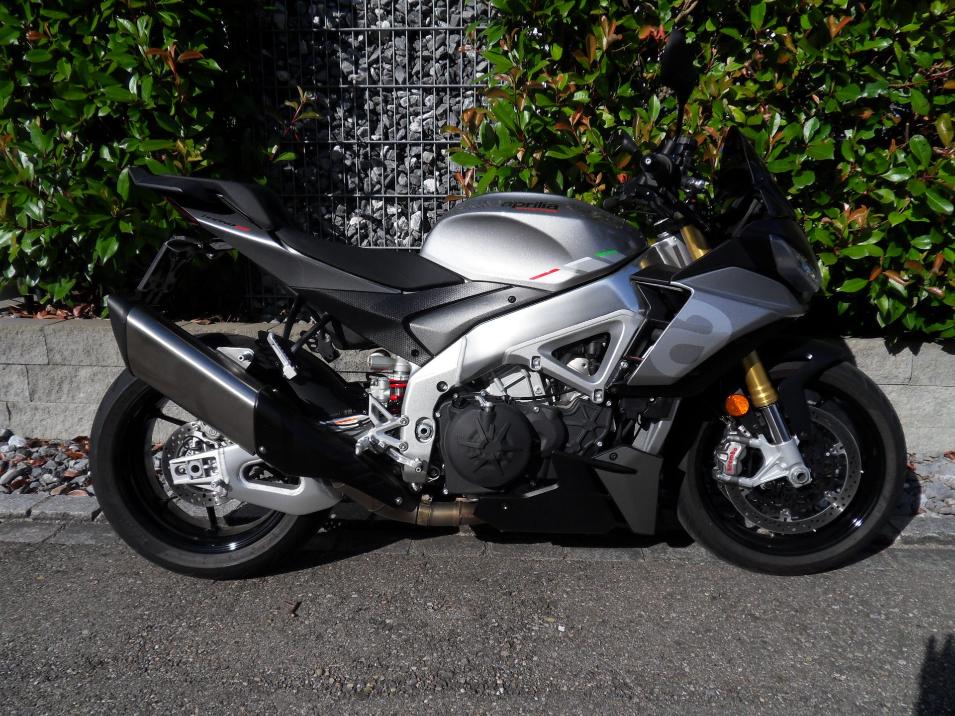 APRILIA Tuono V4 1100-image-1