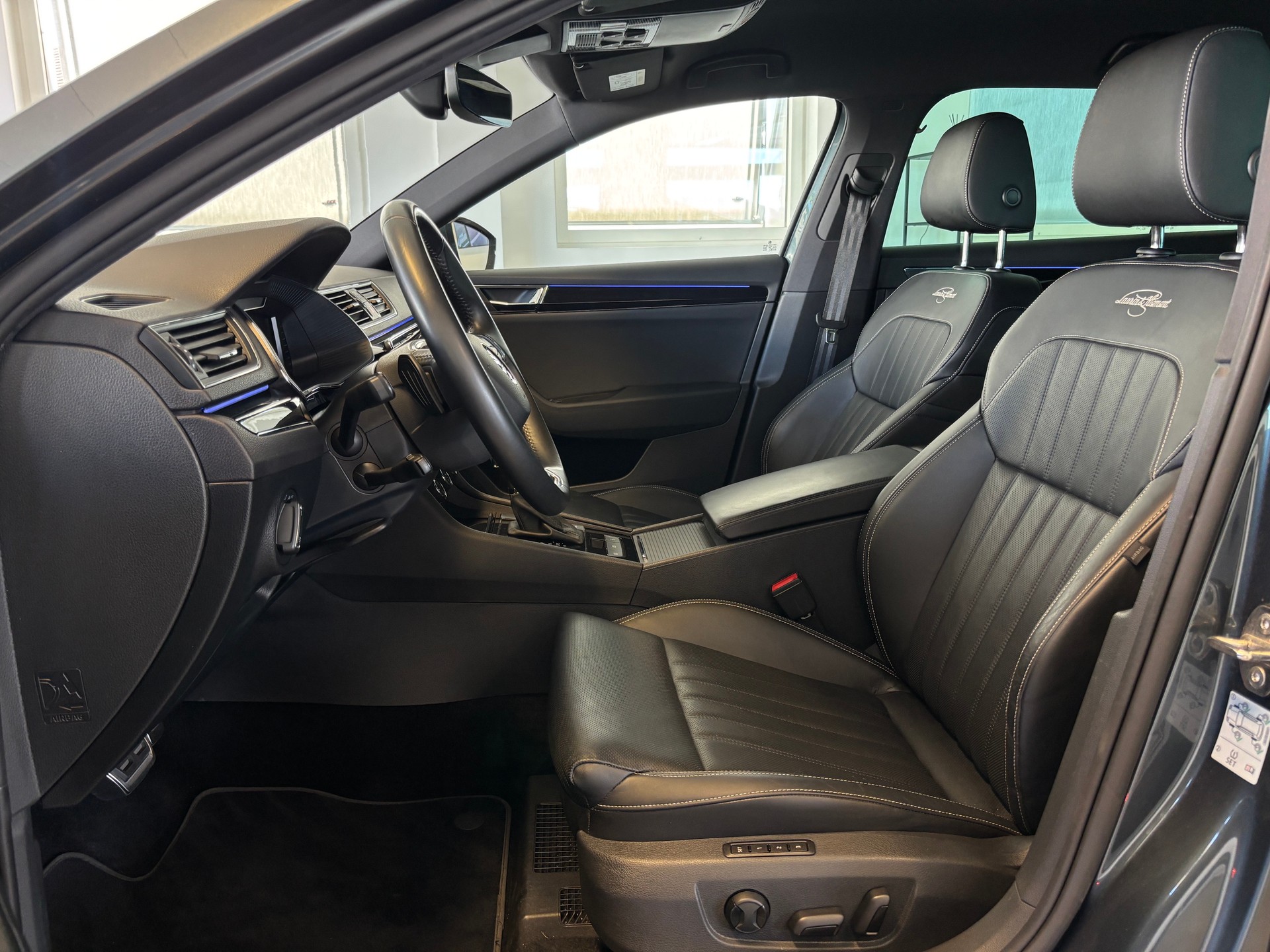 SKODA Superb Combi 2.0 TDi L&K 4x4 DSG-image-6