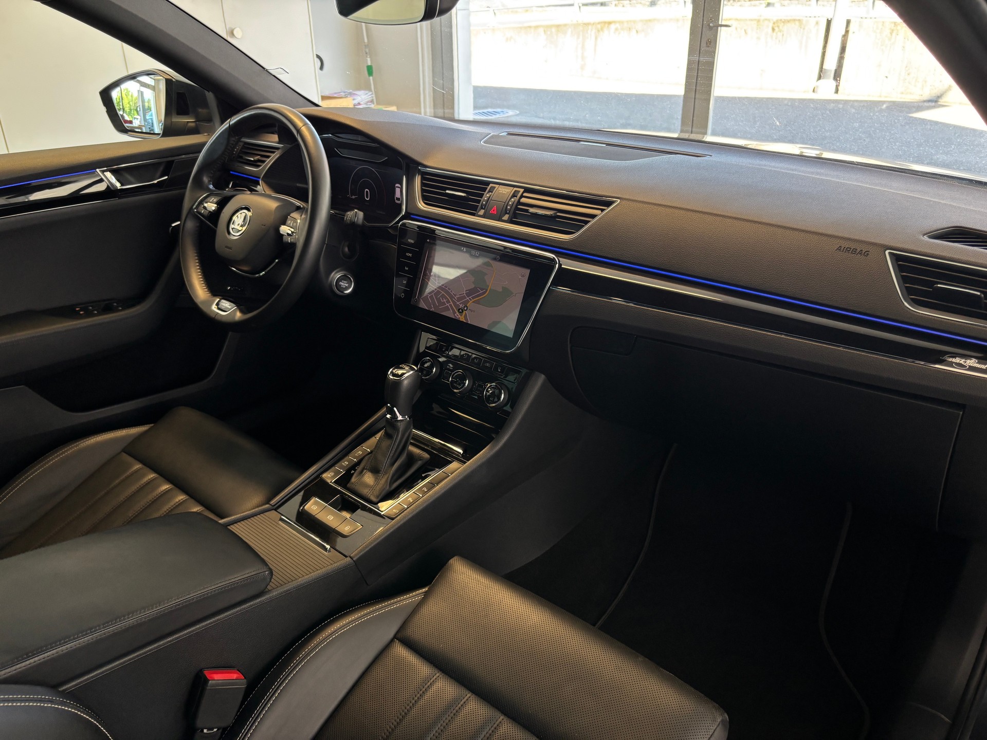 SKODA Superb Combi 2.0 TDi L&K 4x4 DSG-image-8