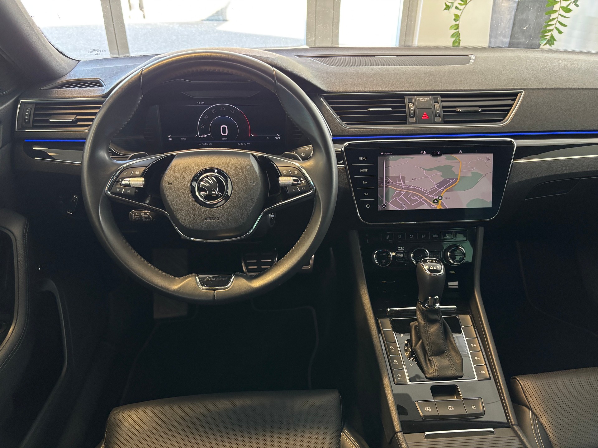 SKODA Superb Combi 2.0 TDi L&K 4x4 DSG-image-14
