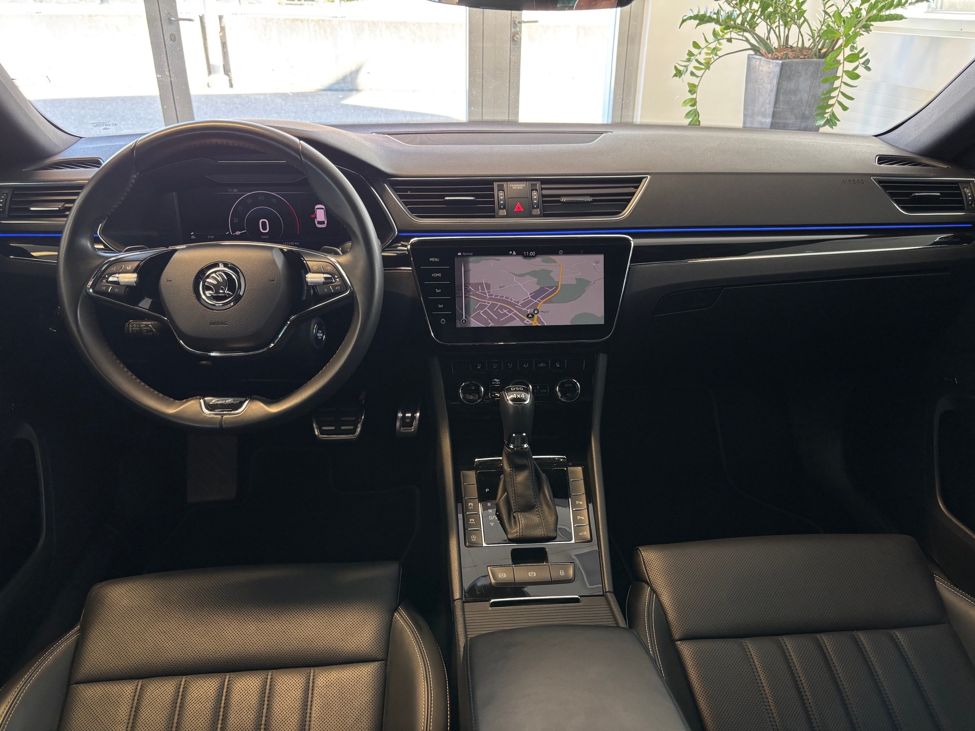 SKODA Superb Combi 2.0 TDi L&K 4x4 DSG-image-13
