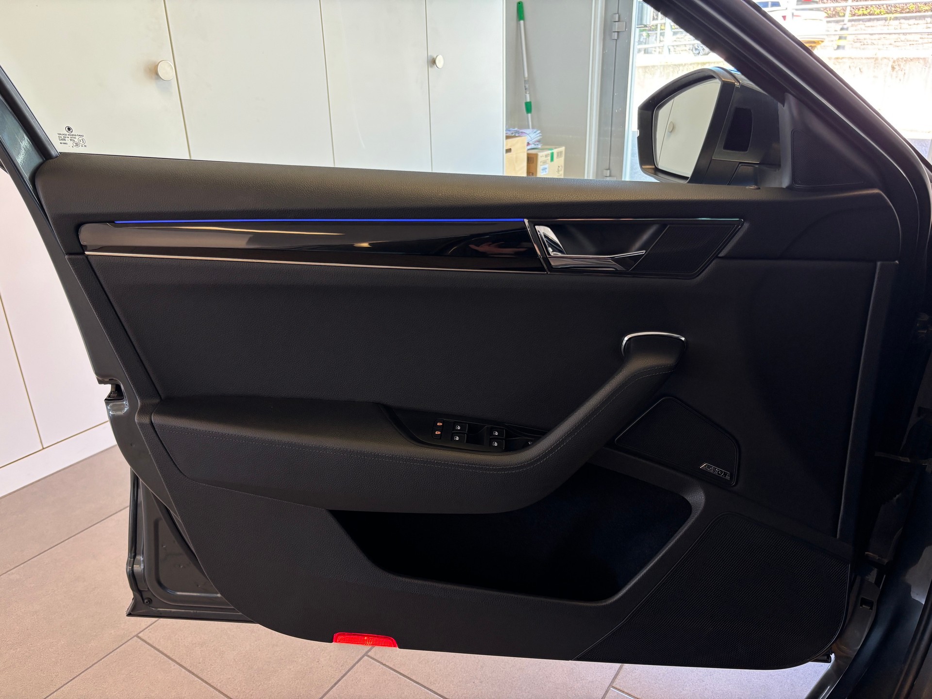 SKODA Superb Combi 2.0 TDi L&K 4x4 DSG-image-18
