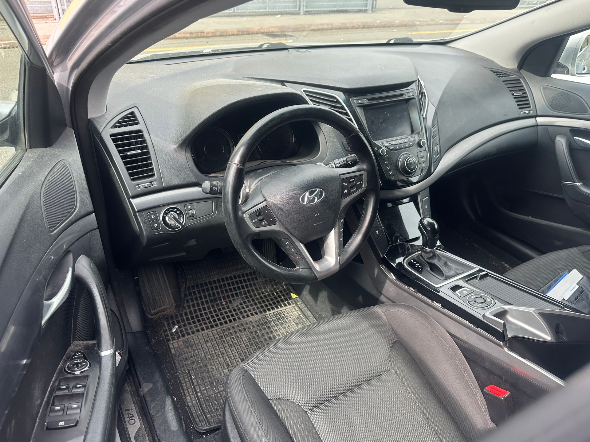 HYUNDAI i40 Wagon 2.0 GDi Style Automatic-image-5