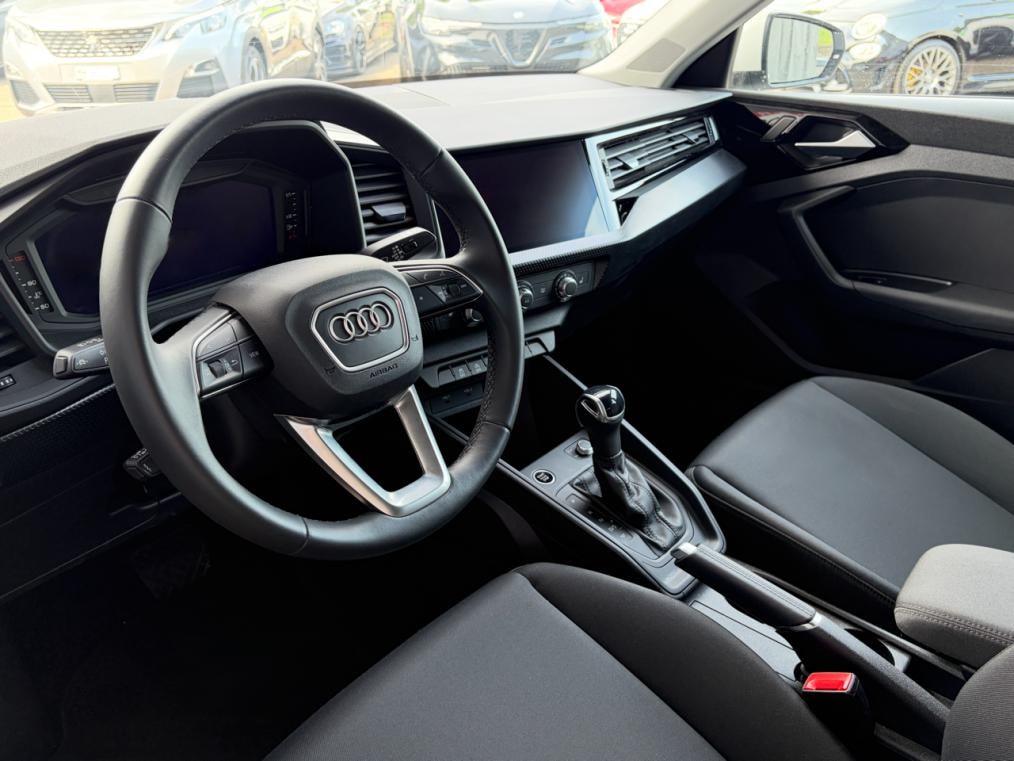 AUDI A1 Sportback 30 TFSI Attraction S-tronic-showroom-element-3
