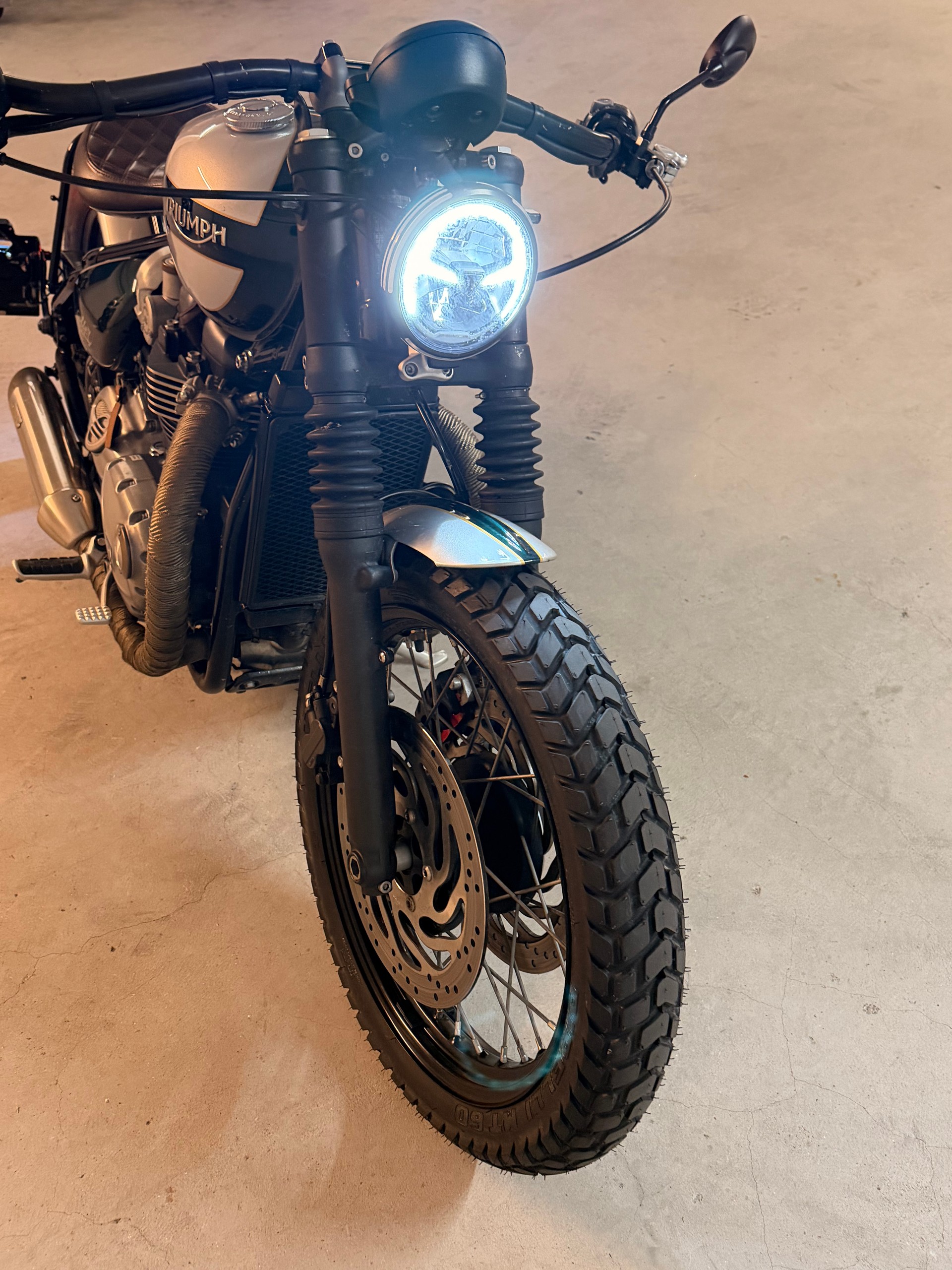 TRIUMPH Bonneville 1200 Bobber ABS-image-2