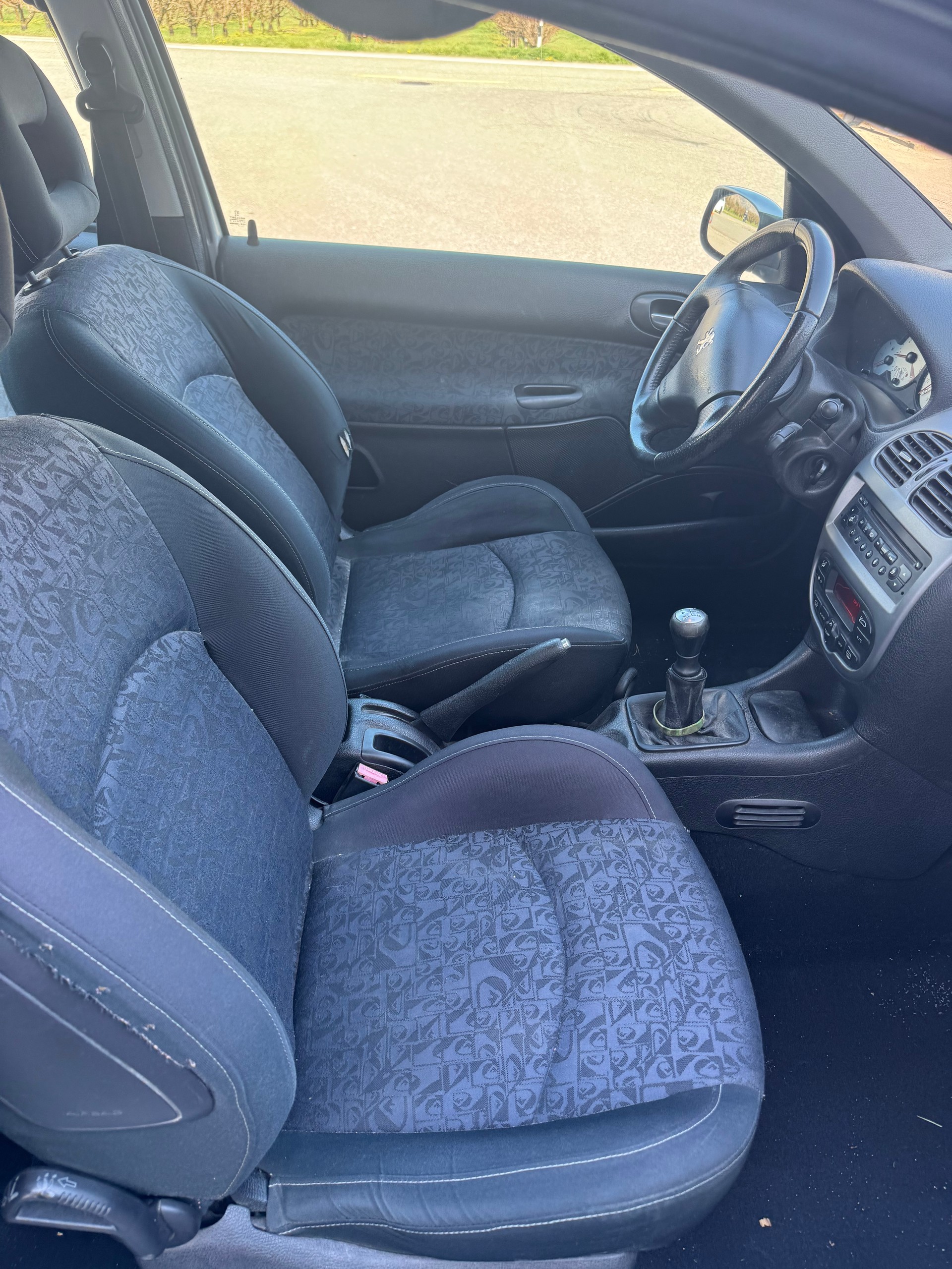 PEUGEOT 206 1.6 16V (XT) Premium-image-8