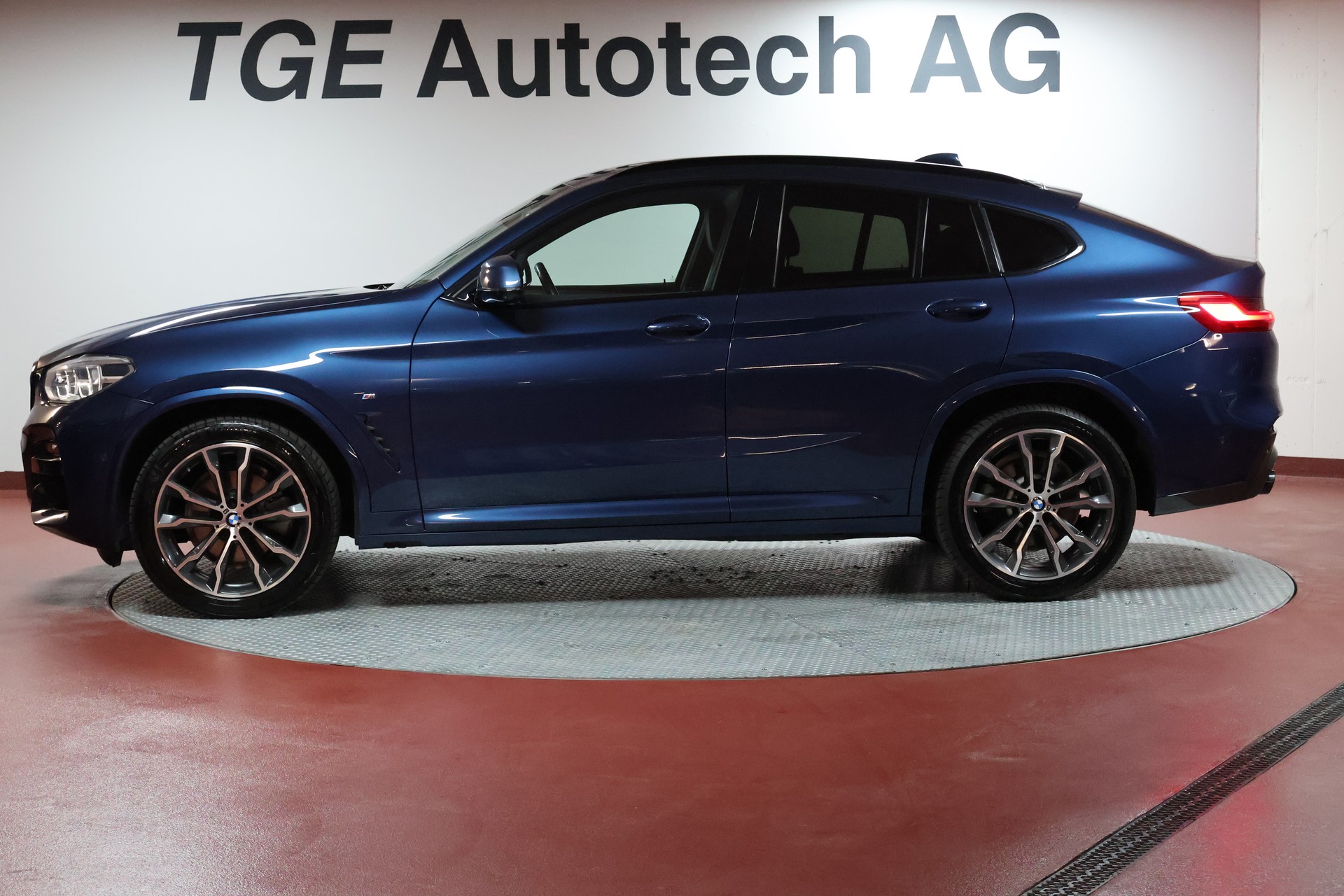 BMW X4 xDrive 48V 20d M Sport Steptronic-showroom-element-3