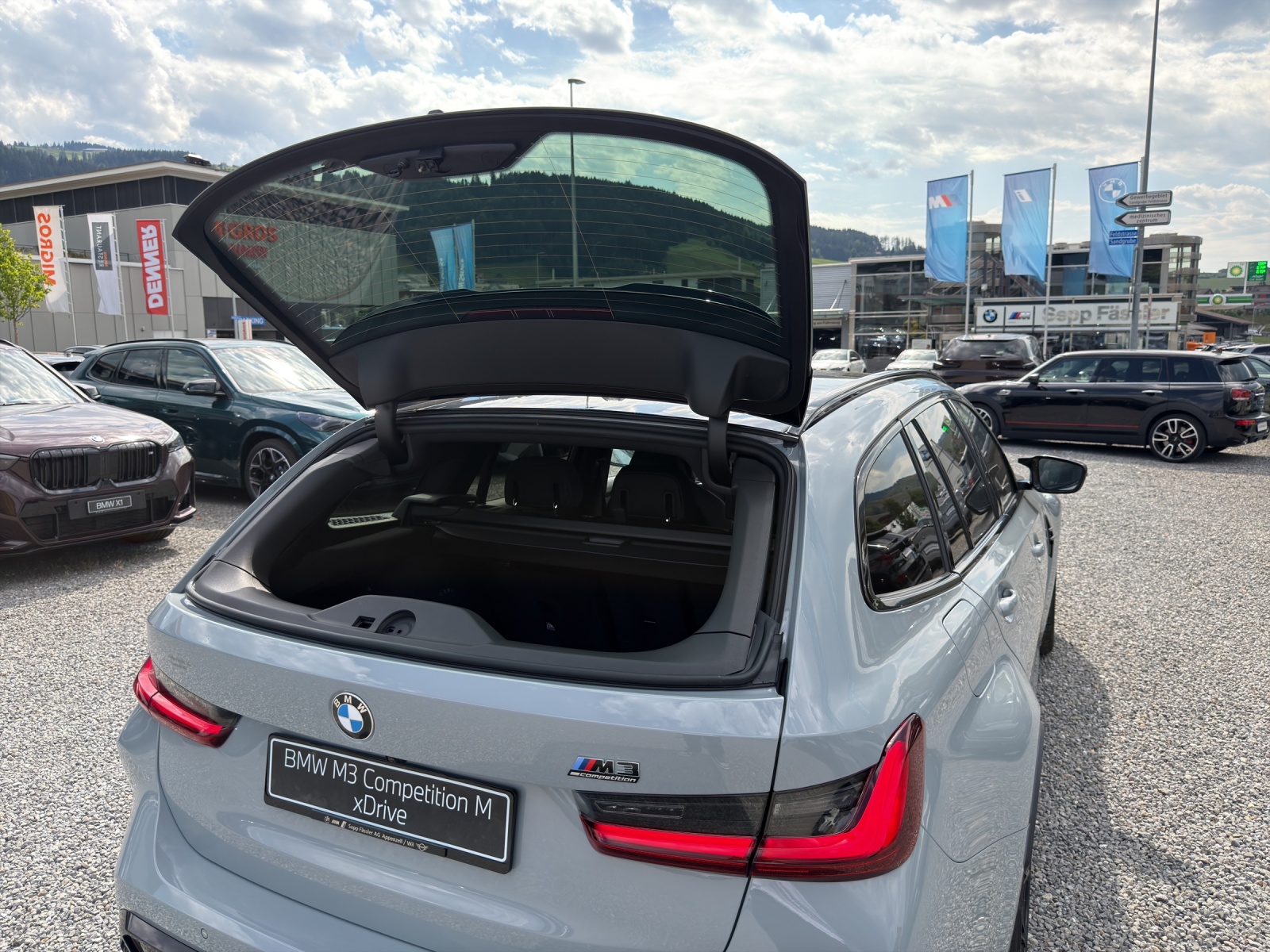 BMW M3 Touring xDrive Competition M-image-21