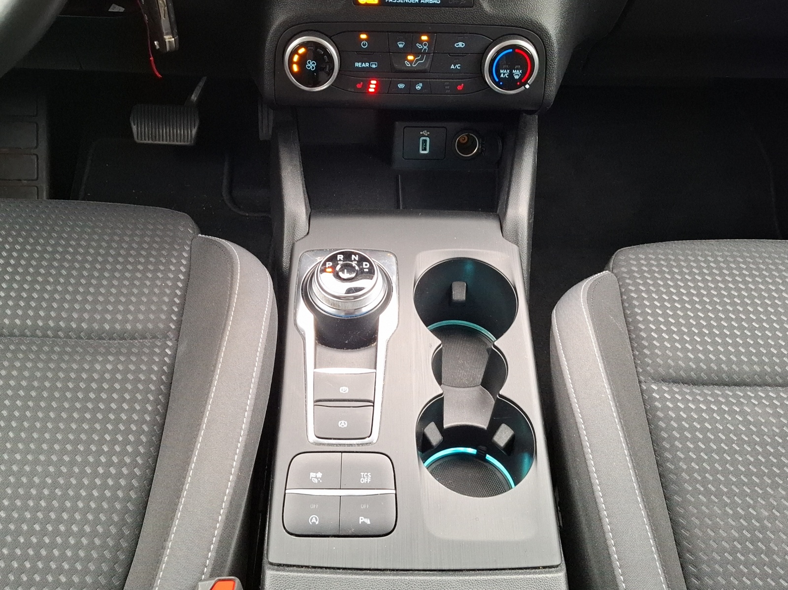 FORD Focus 1.5 TDCi Trend+ Automatic-image-12