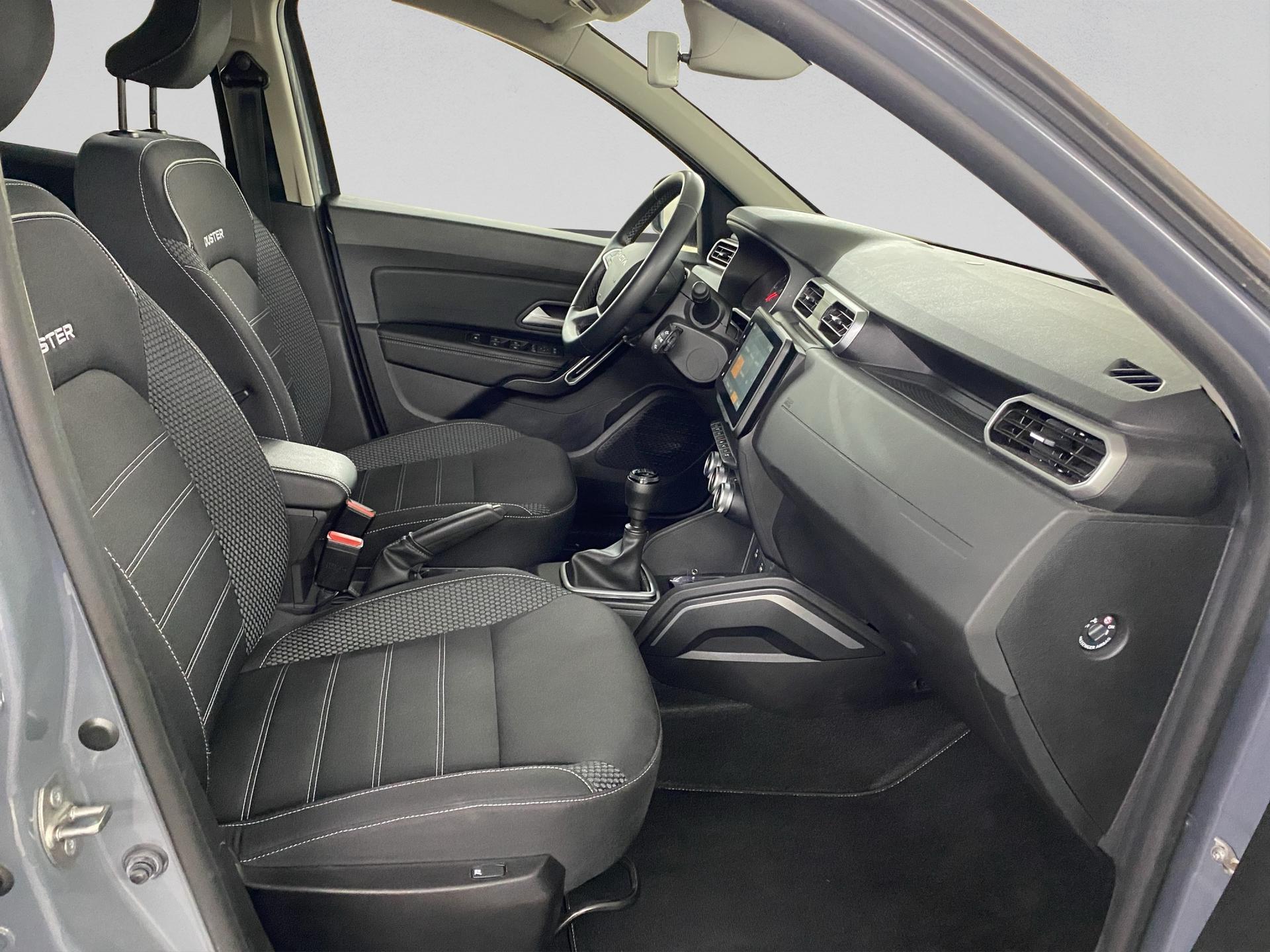 DACIA Duster TCe 150 Journey+ 4x4-image-14
