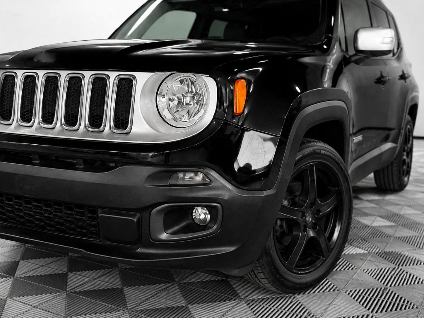 JEEP Renegade 2.0 CRD Limited AWD + Low Range 9ATX-showroom-element-1
