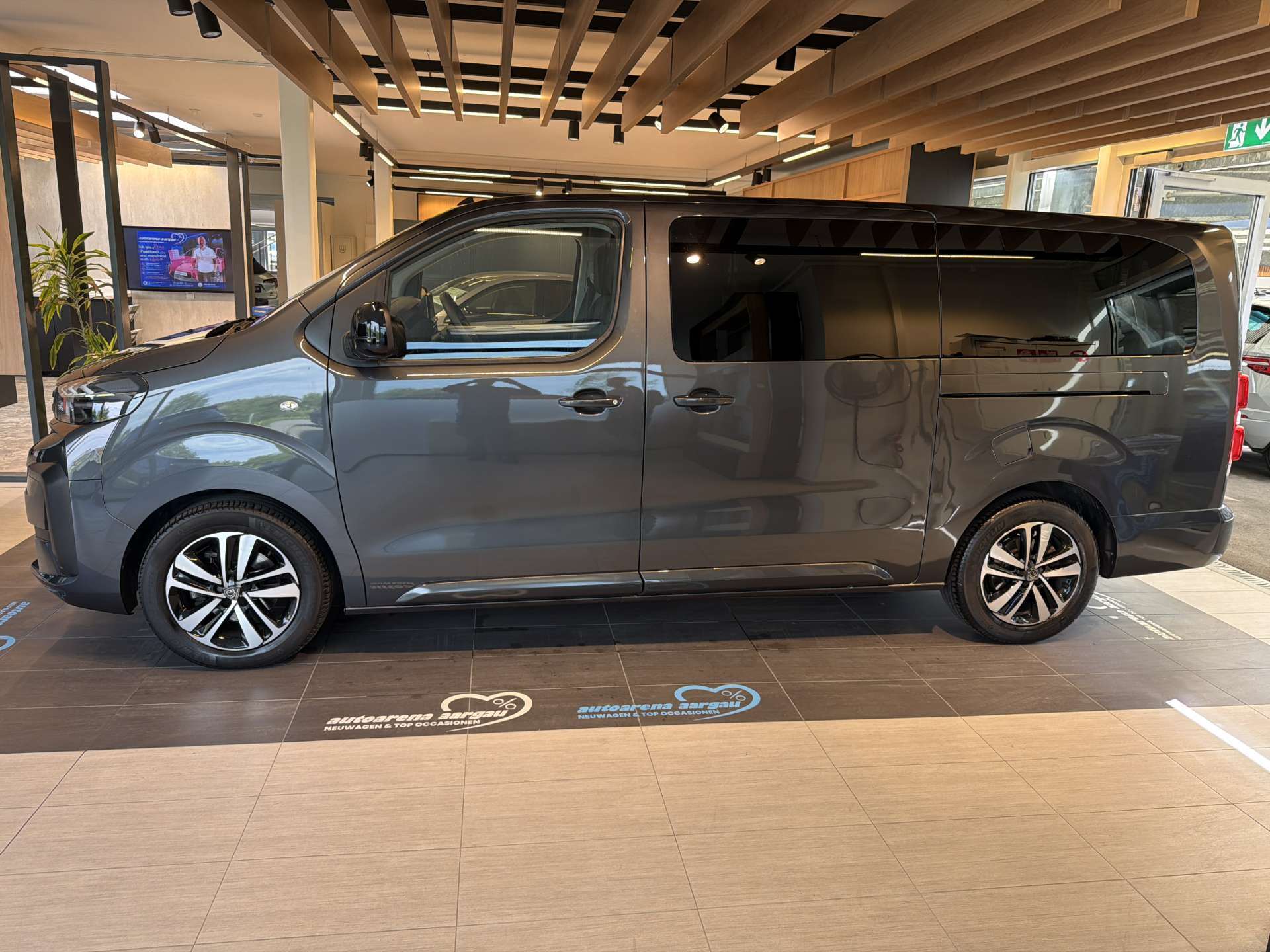 PEUGEOT Traveller 2.0 BlueHDi 9-Plätzer Business Long EAT-Automat-image-13
