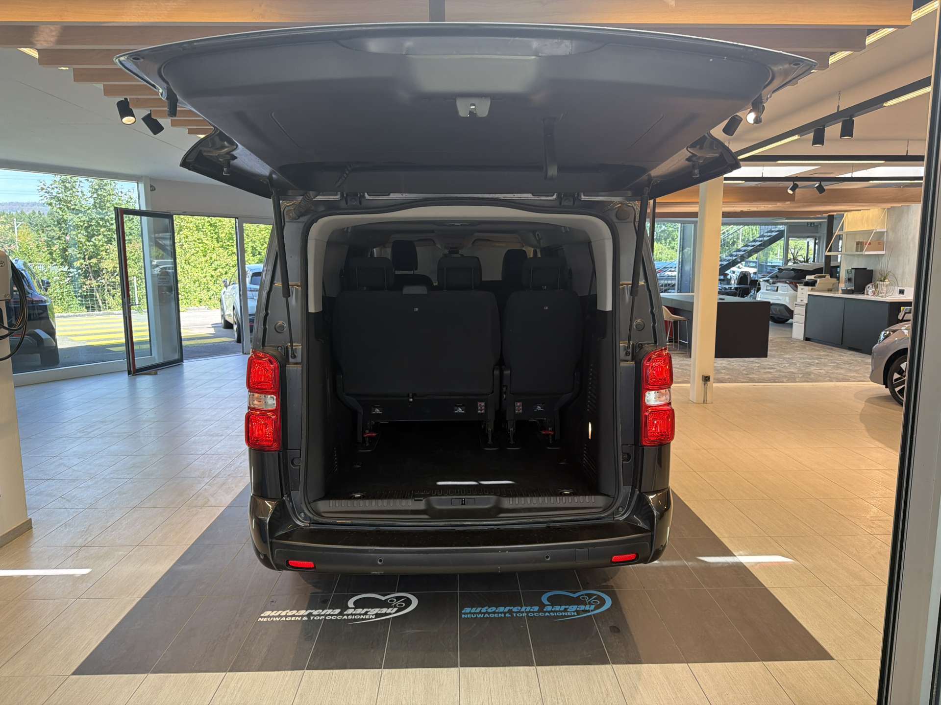 PEUGEOT Traveller 2.0 BlueHDi 9-Plätzer Business Long EAT-Automat-image-7