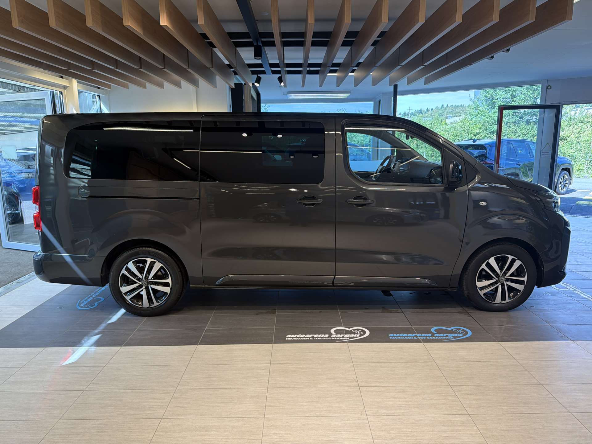 PEUGEOT Traveller 2.0 BlueHDi 9-Plätzer Business Long EAT-Automat-image-11