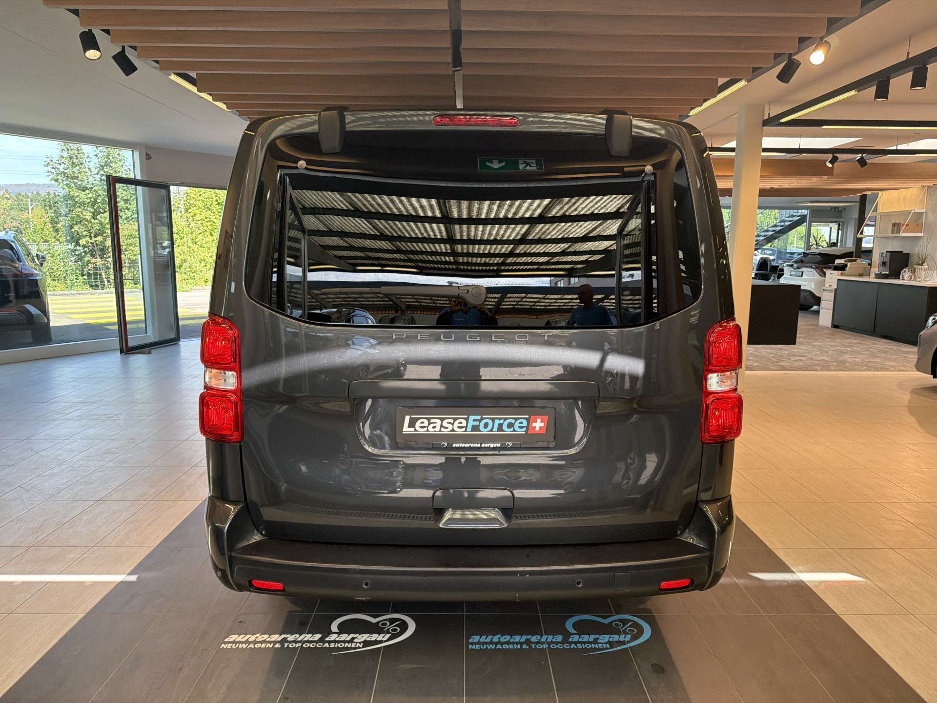 PEUGEOT Traveller 2.0 BlueHDi 9-Plätzer Business Long EAT-Automat-image-12