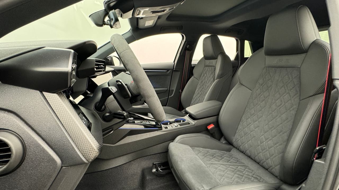 AUDI RS3 Sportback 2.5 TSI quattro S-tronic-image-4