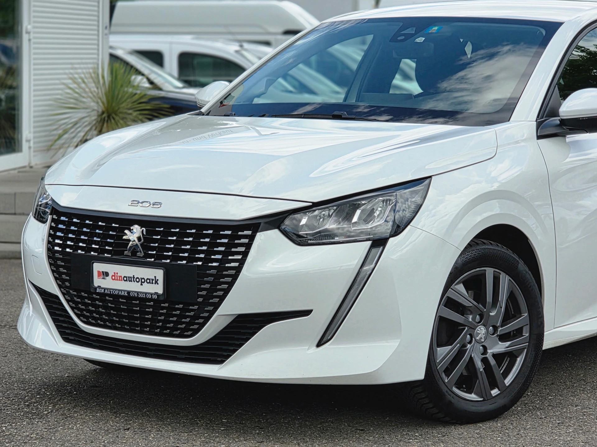 PEUGEOT 208 1.5 BlueHDi Active Pack * CH-Fahrzeug * Frisch ab MFK *-showroom-element-1