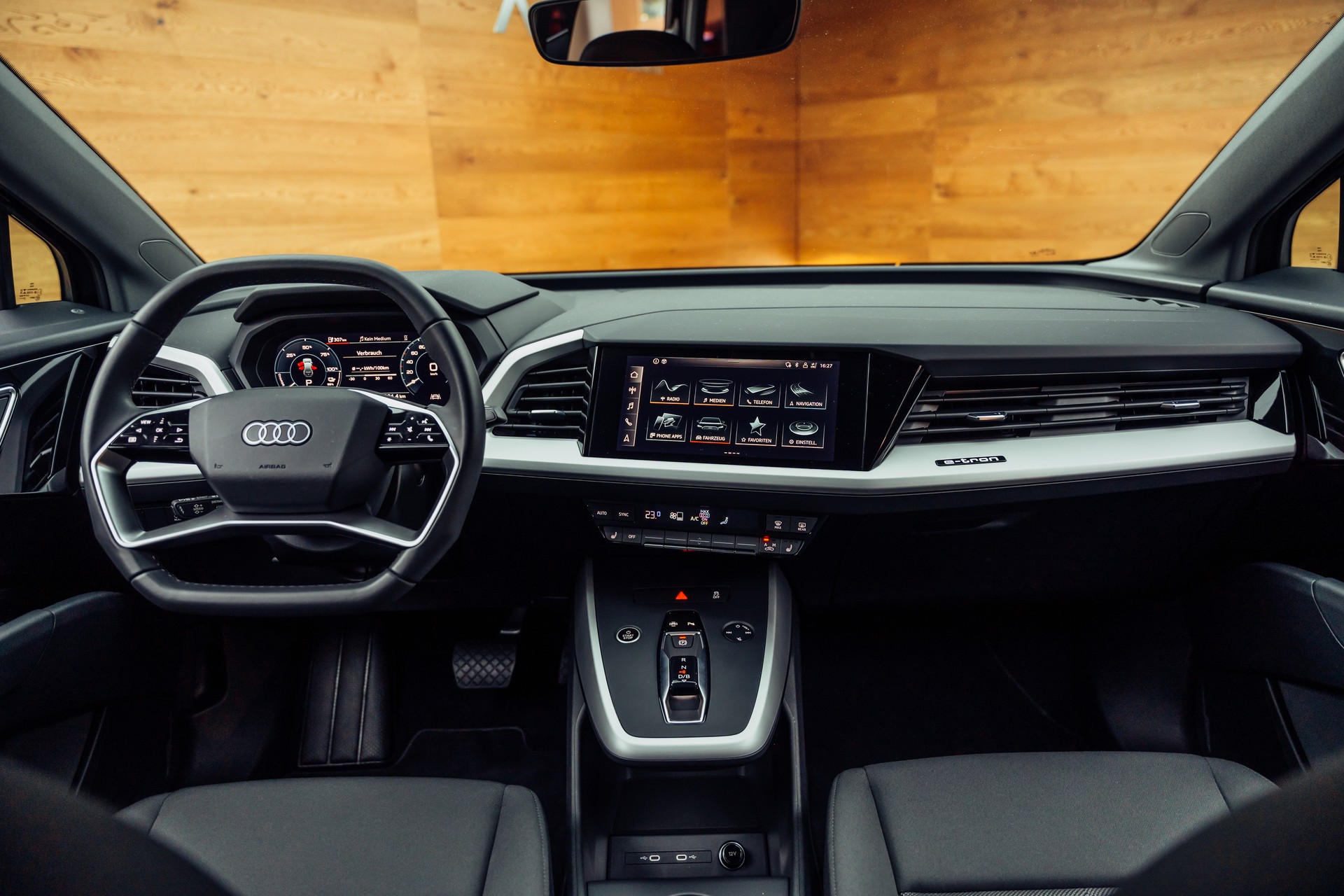 AUDI Q4 e-tron 35-showroom-element-3