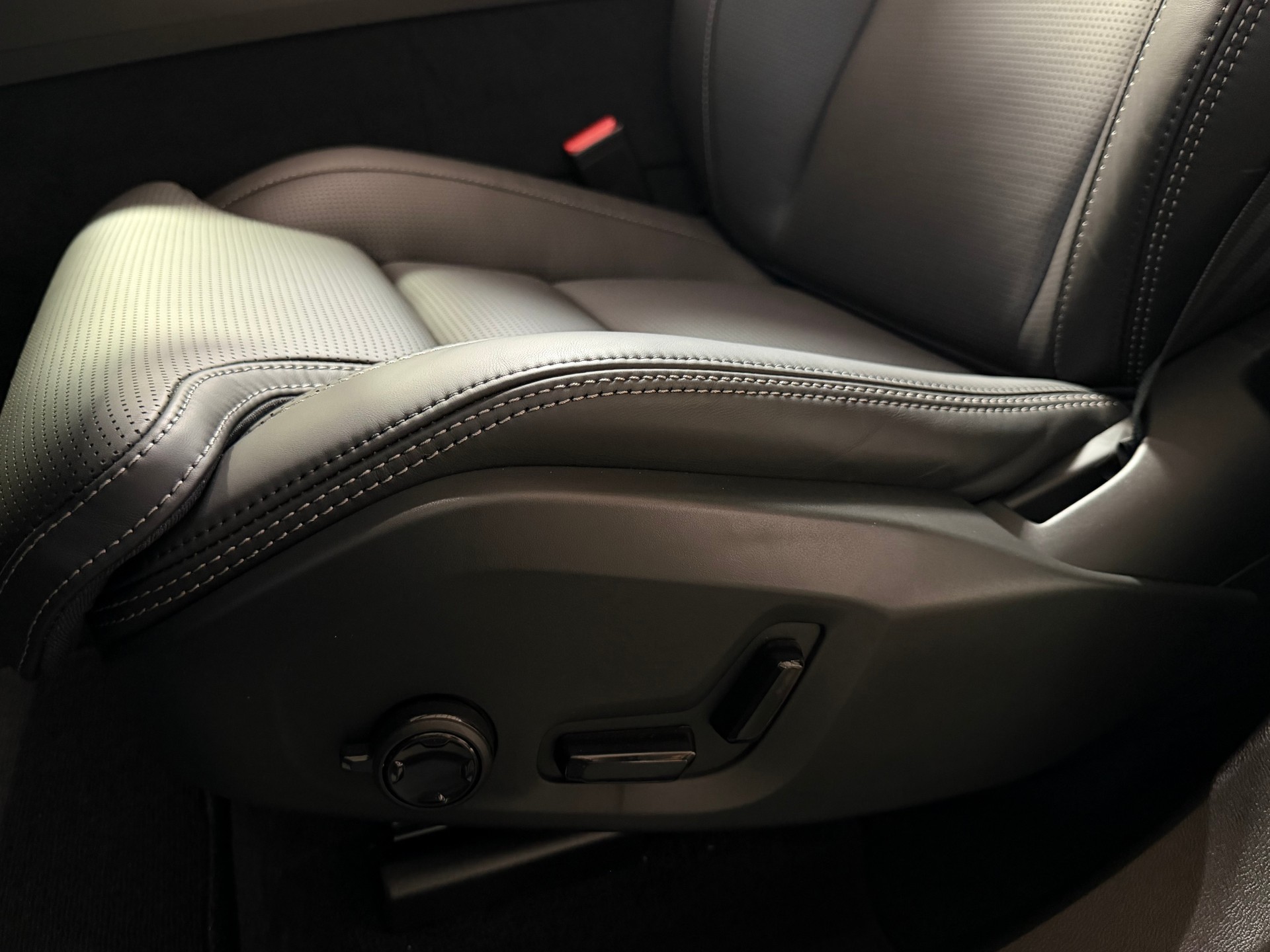 VOLVO XC60 T6 eAWD PluginHybrid Plus Dark Geartronic-image-21