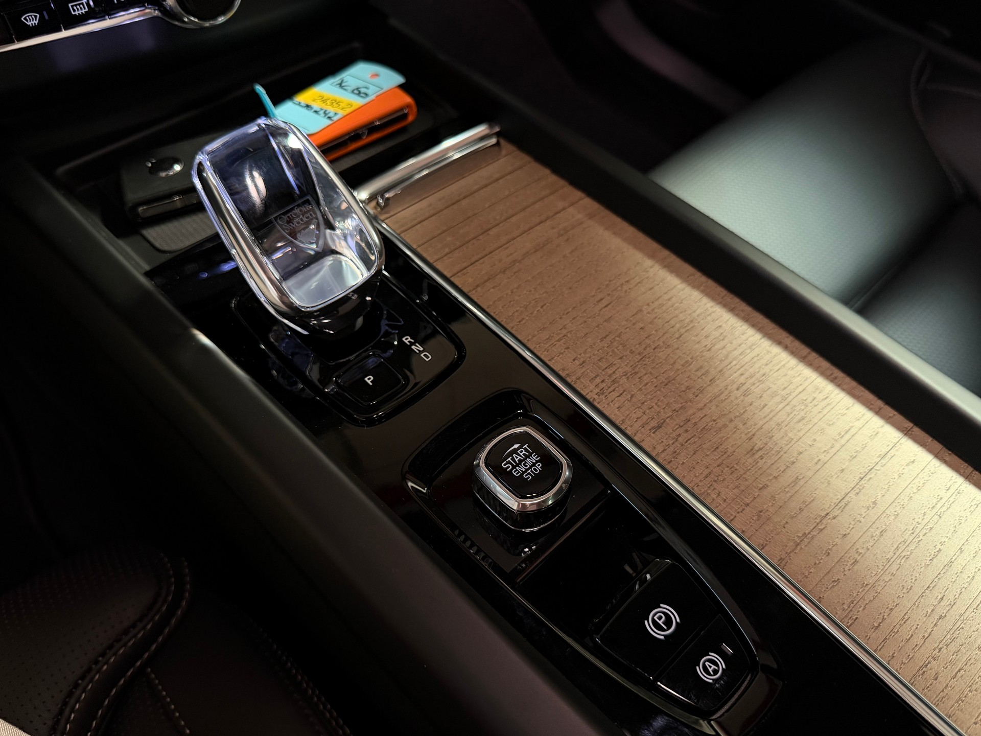 VOLVO XC60 T6 eAWD PluginHybrid Plus Dark Geartronic-image-22