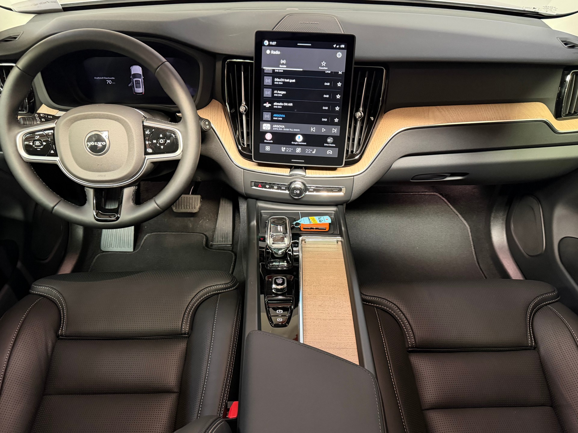 VOLVO XC60 T6 eAWD PluginHybrid Plus Dark Geartronic-image-16
