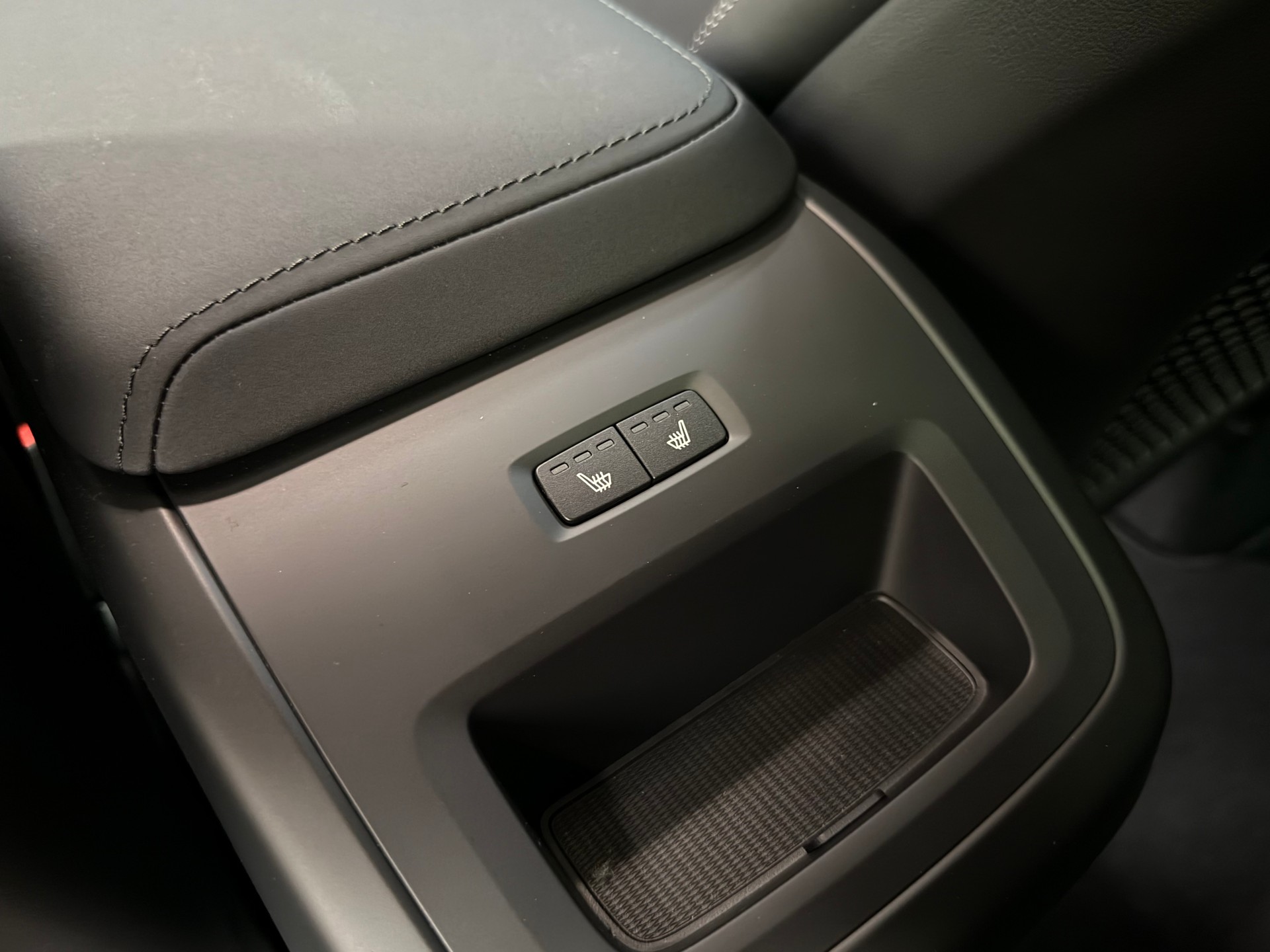 VOLVO XC60 T6 eAWD PluginHybrid Plus Dark Geartronic-image-15