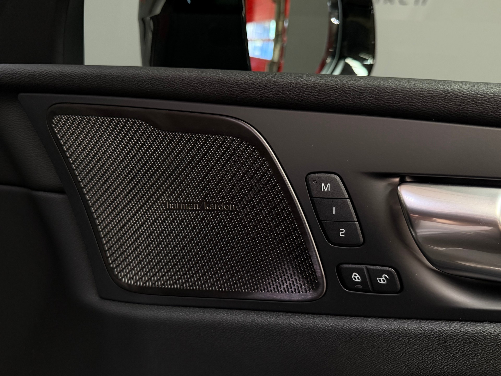 VOLVO XC60 T6 eAWD PluginHybrid Plus Dark Geartronic-image-20