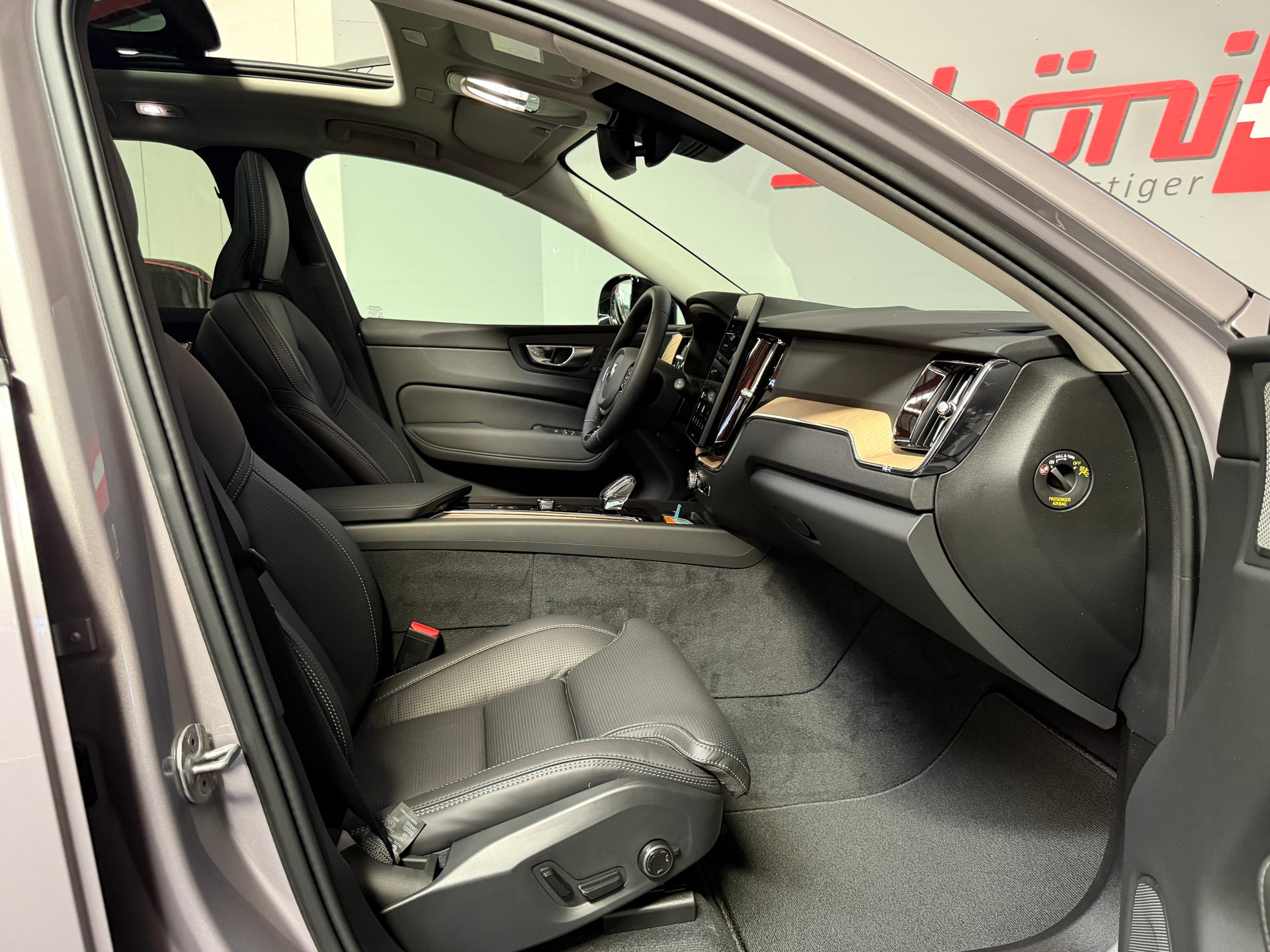 VOLVO XC60 T6 eAWD PluginHybrid Plus Dark Geartronic-image-18