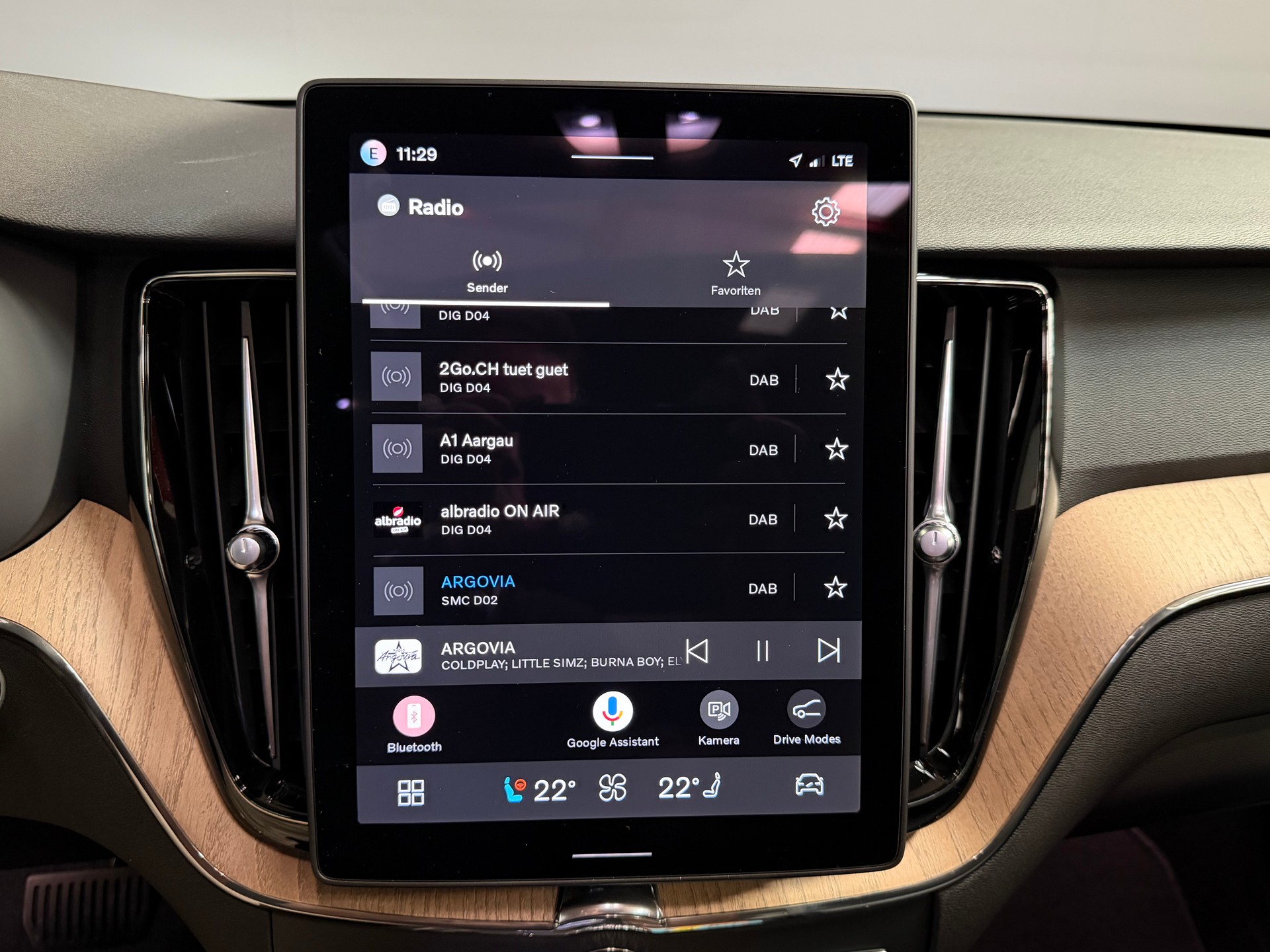 VOLVO XC60 T6 eAWD PluginHybrid Plus Dark Geartronic-image-27