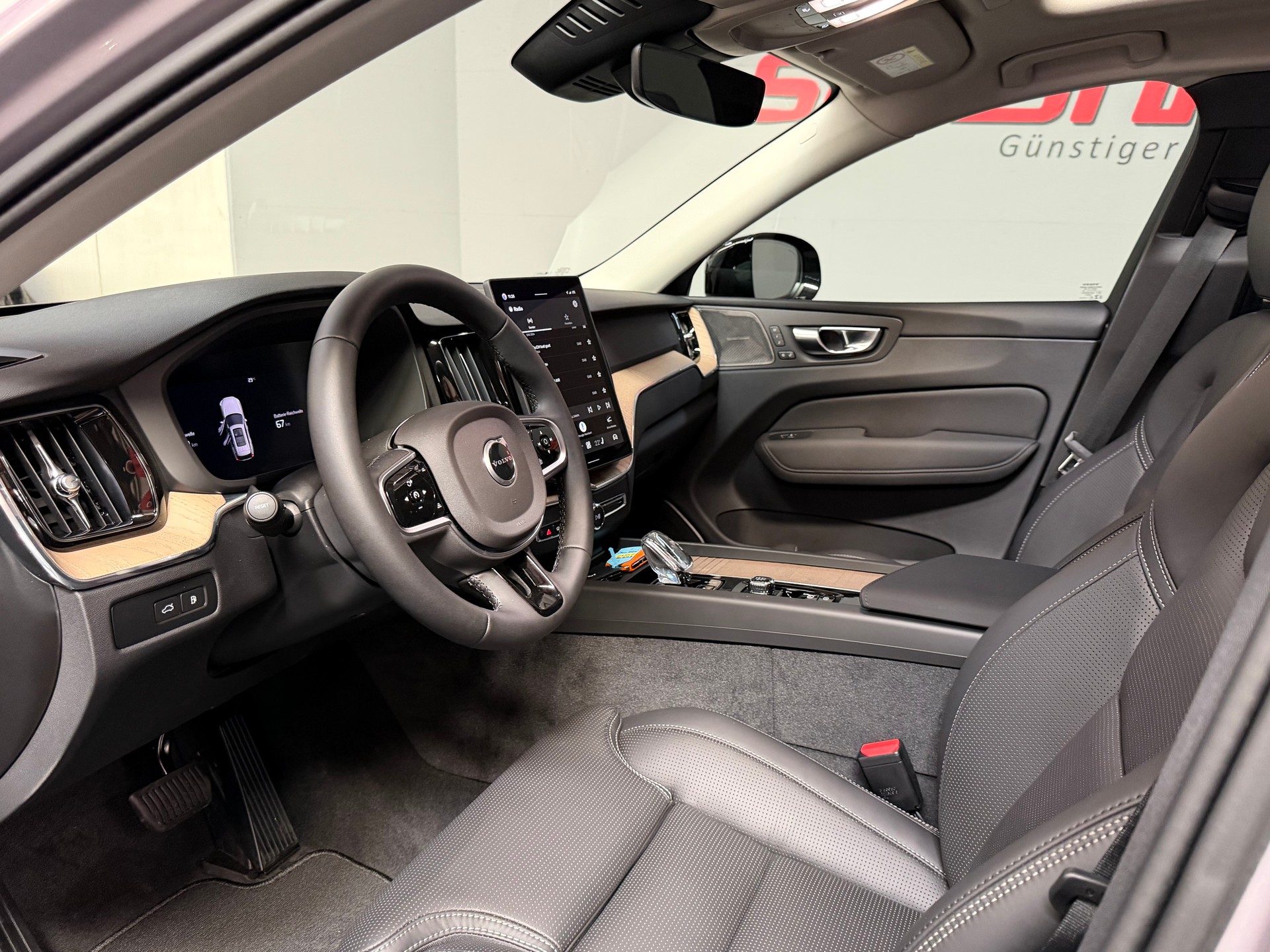 VOLVO XC60 T6 eAWD PluginHybrid Plus Dark Geartronic-image-13