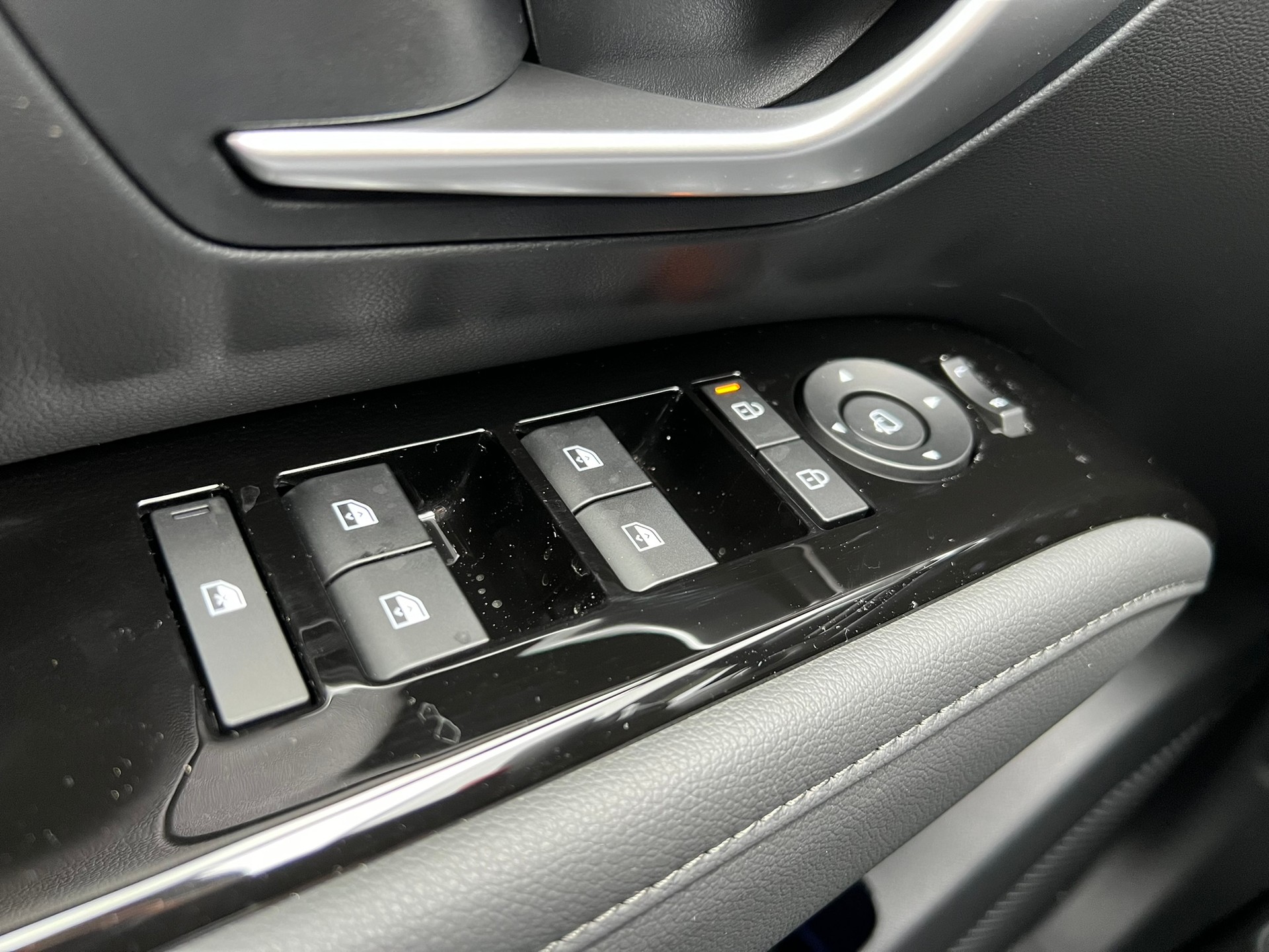 HYUNDAI Tucson 1.6 TGDI HEV Vertex Swiss Edition 4WD-image-17