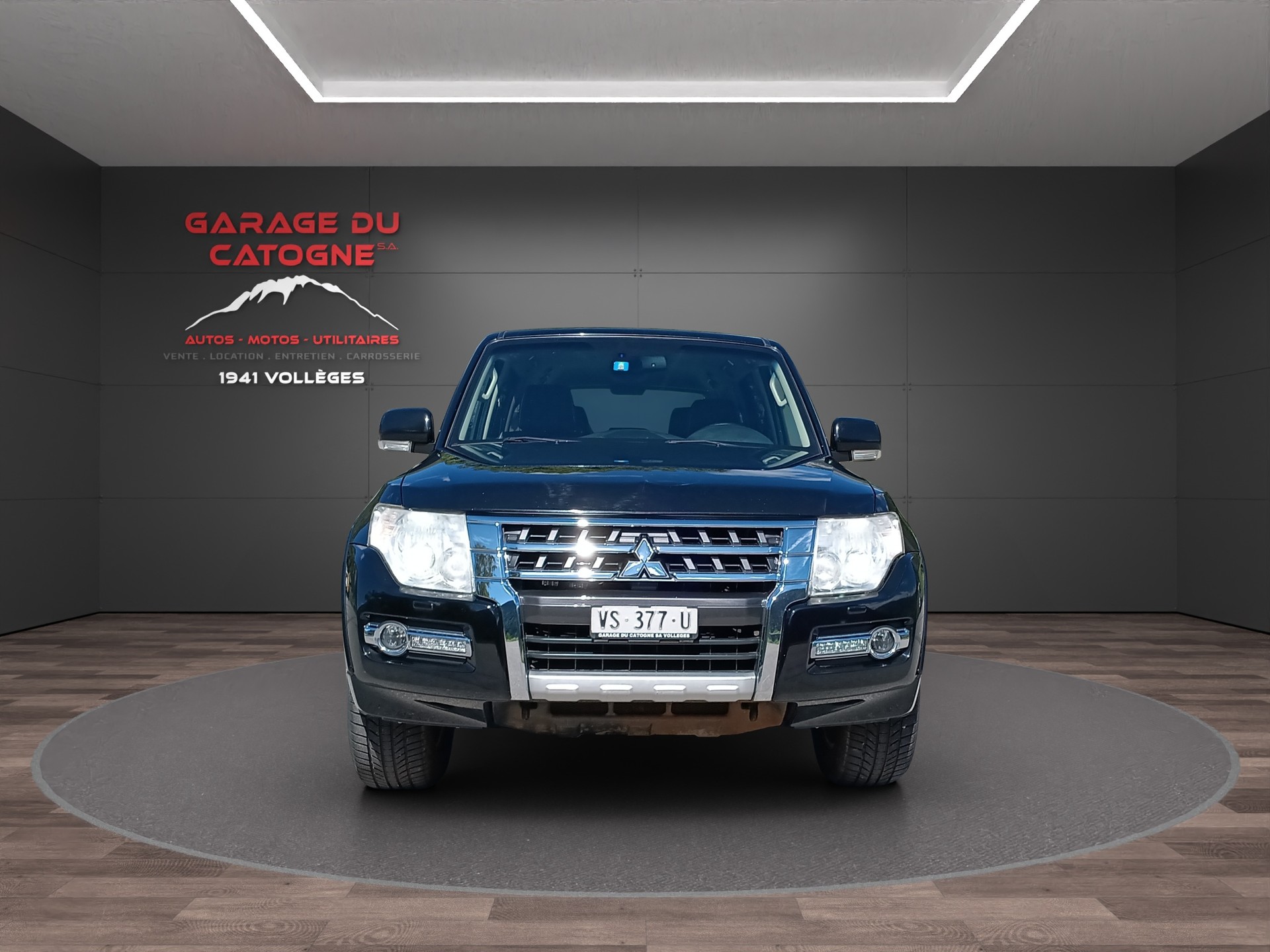 MITSUBISHI Pajero 3.2 DI-D *** 7 places***-showroom-element-1
