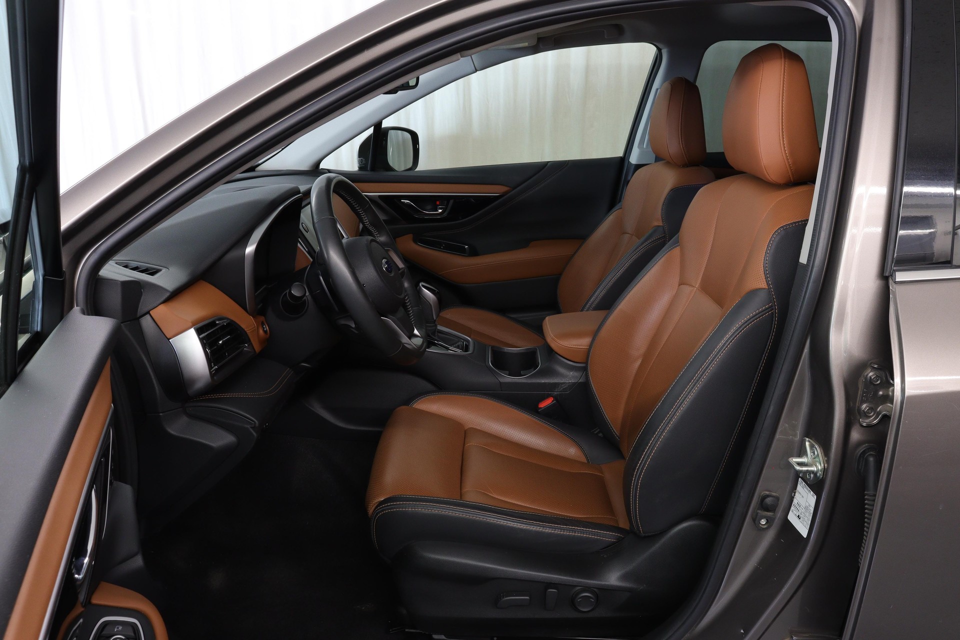 SUBARU Outback 2.5i Luxury-showroom-element-2