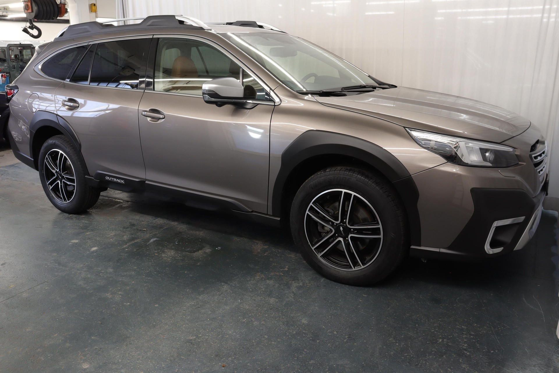 SUBARU Outback 2.5i Luxury-image-11