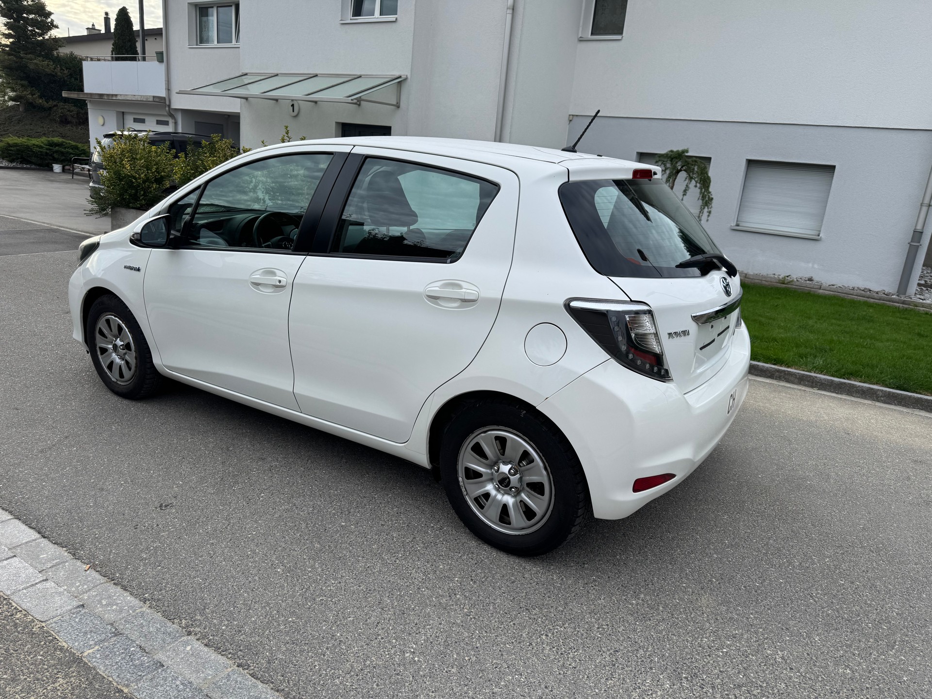 TOYOTA Yaris 1.5 VVT-i Hybrid Luna CVT-image-6