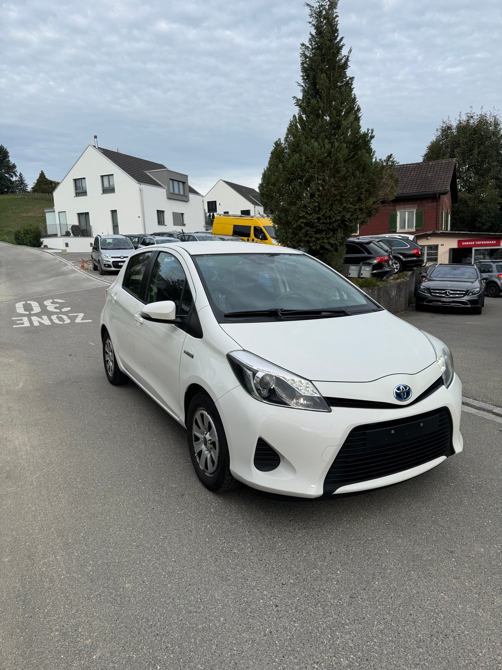 TOYOTA Yaris 1.5 VVT-i Hybrid Luna CVT-showroom-element-1