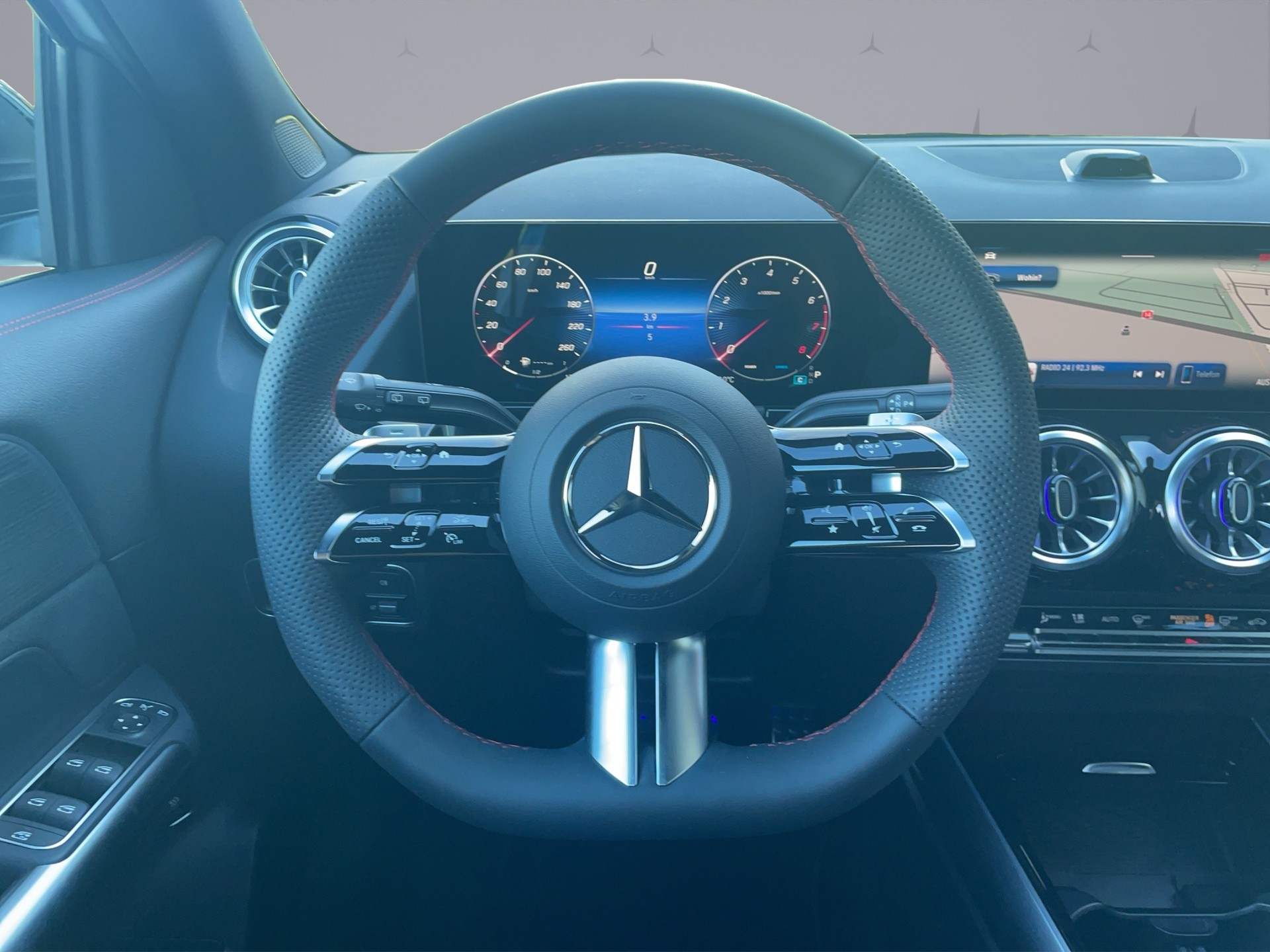 MERCEDES-BENZ GLA-Klasse H247 GLA 250 Swiss Star AMG Line 4matic-image-12