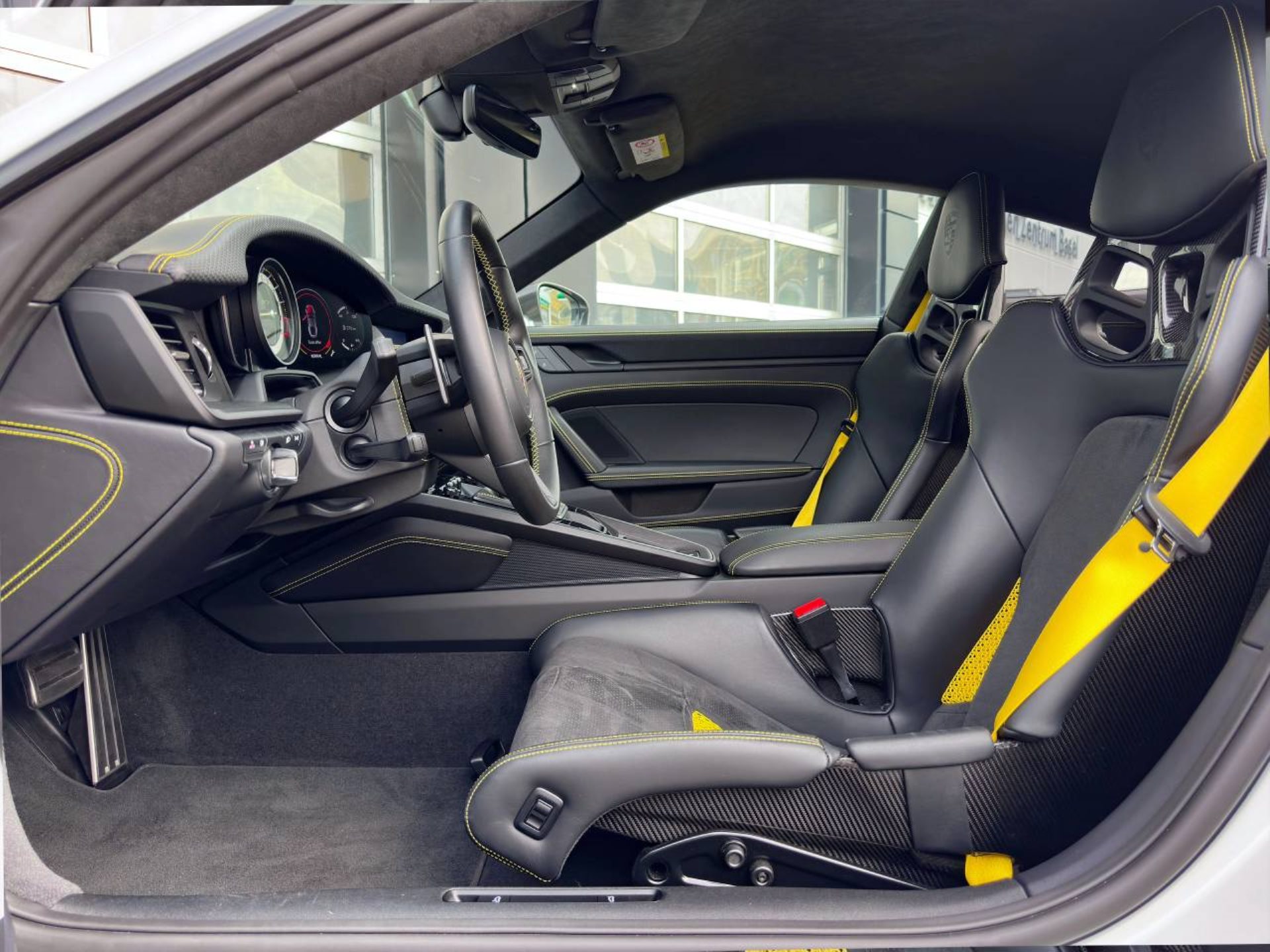 PORSCHE 911 GT3 mit Touring-Paket-image-11