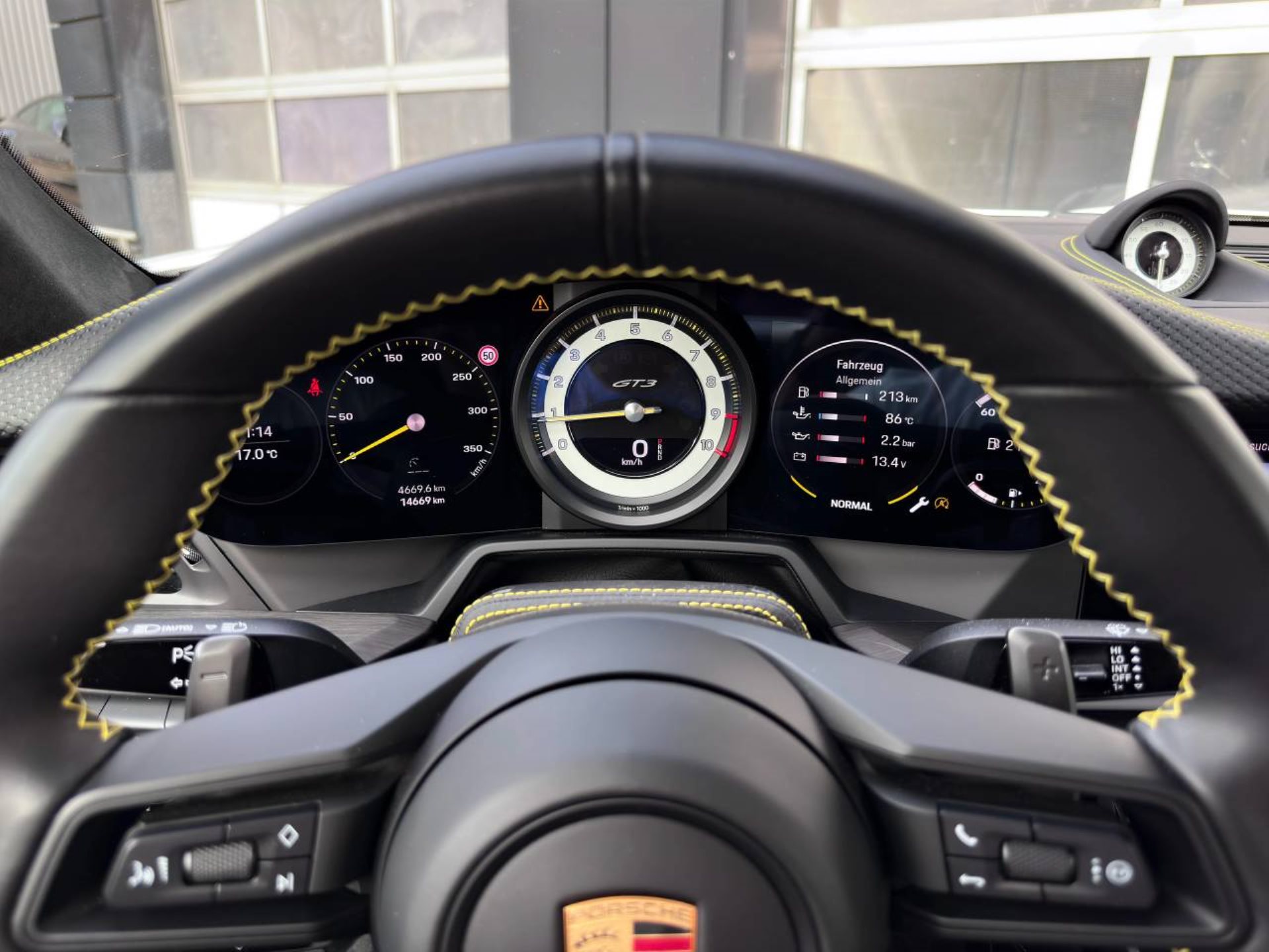 PORSCHE 911 GT3 mit Touring-Paket-image-9