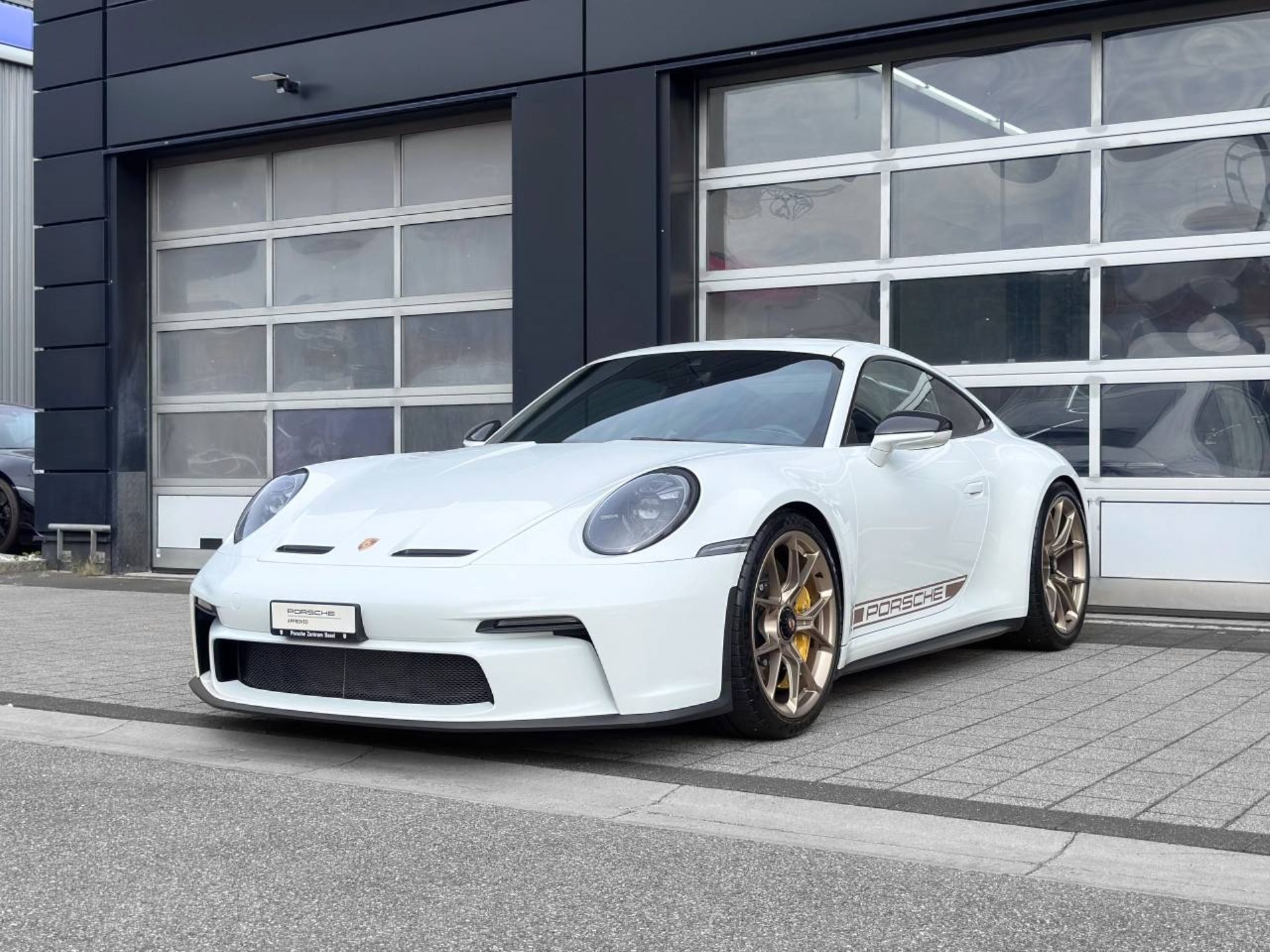 PORSCHE 911 GT3 mit Touring-Paket-image-7