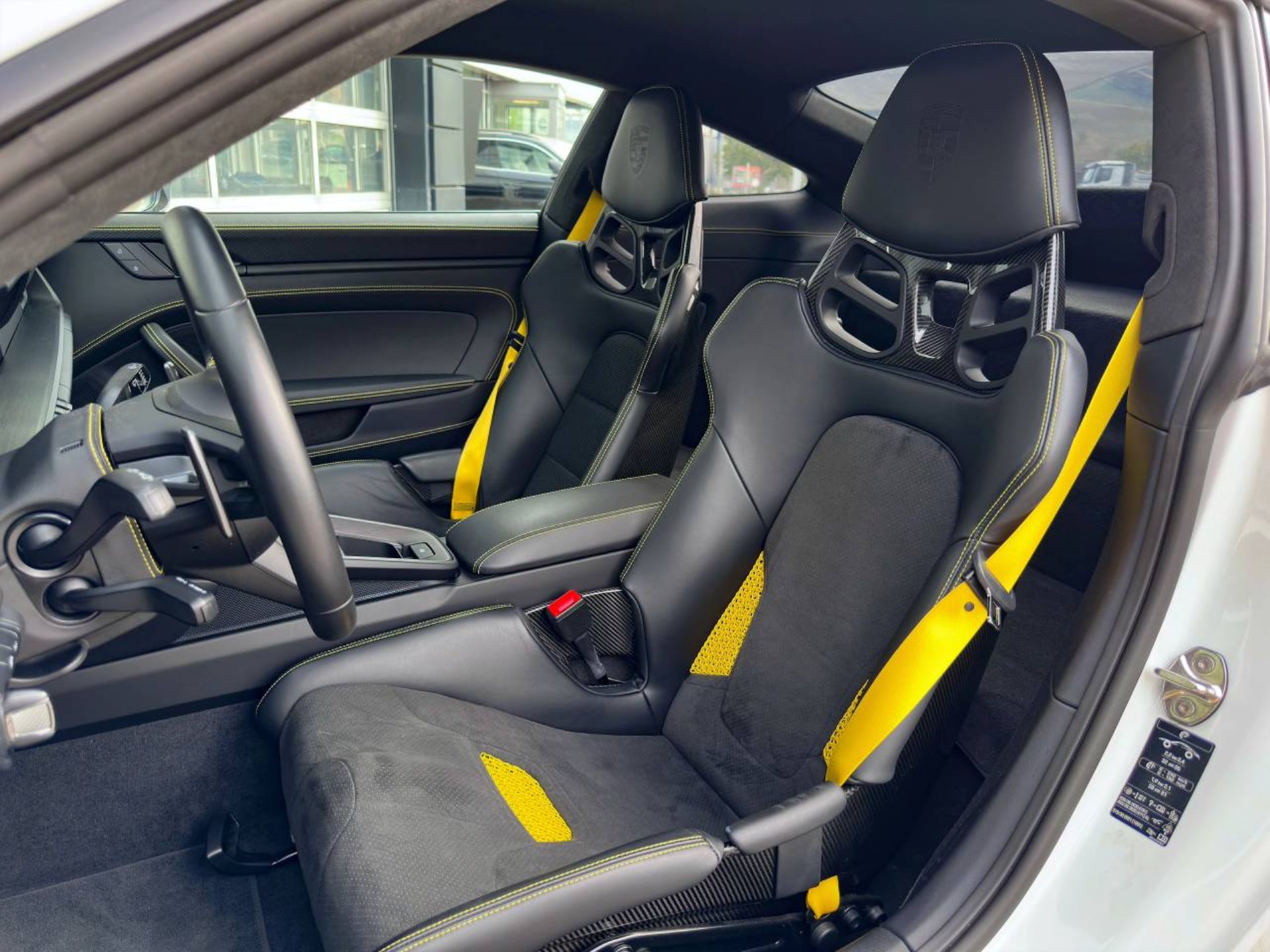 PORSCHE 911 GT3 mit Touring-Paket-image-4