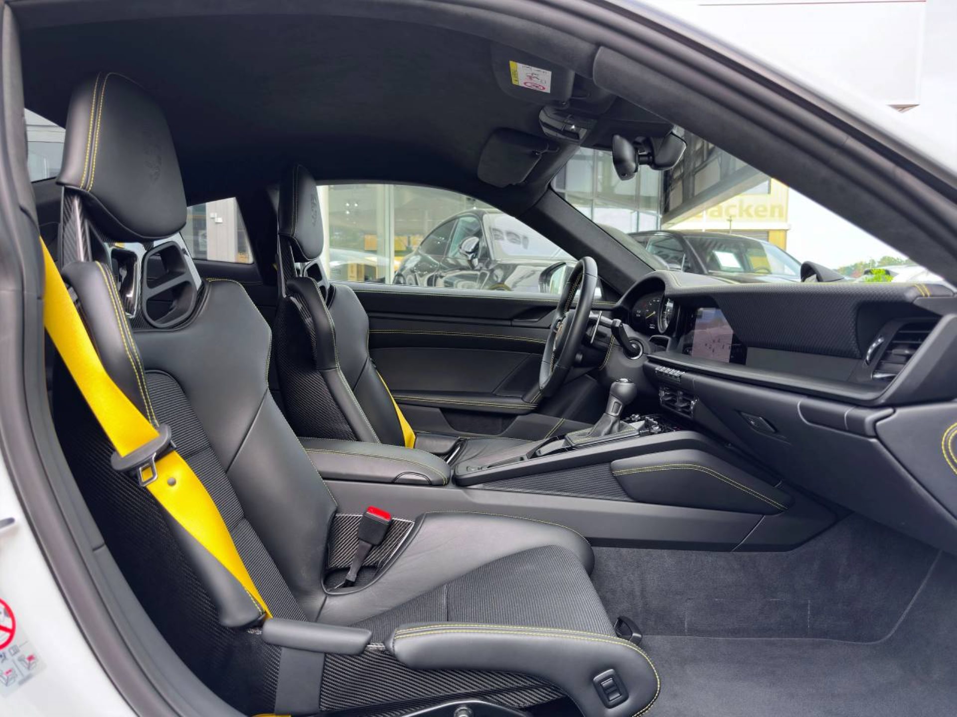 PORSCHE 911 GT3 mit Touring-Paket-image-18