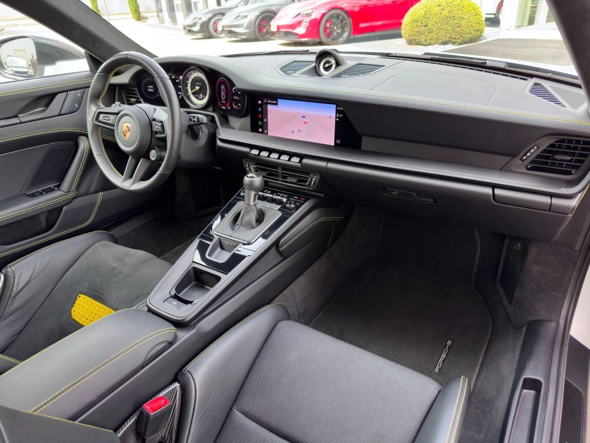 PORSCHE 911 GT3 mit Touring-Paket-image-15